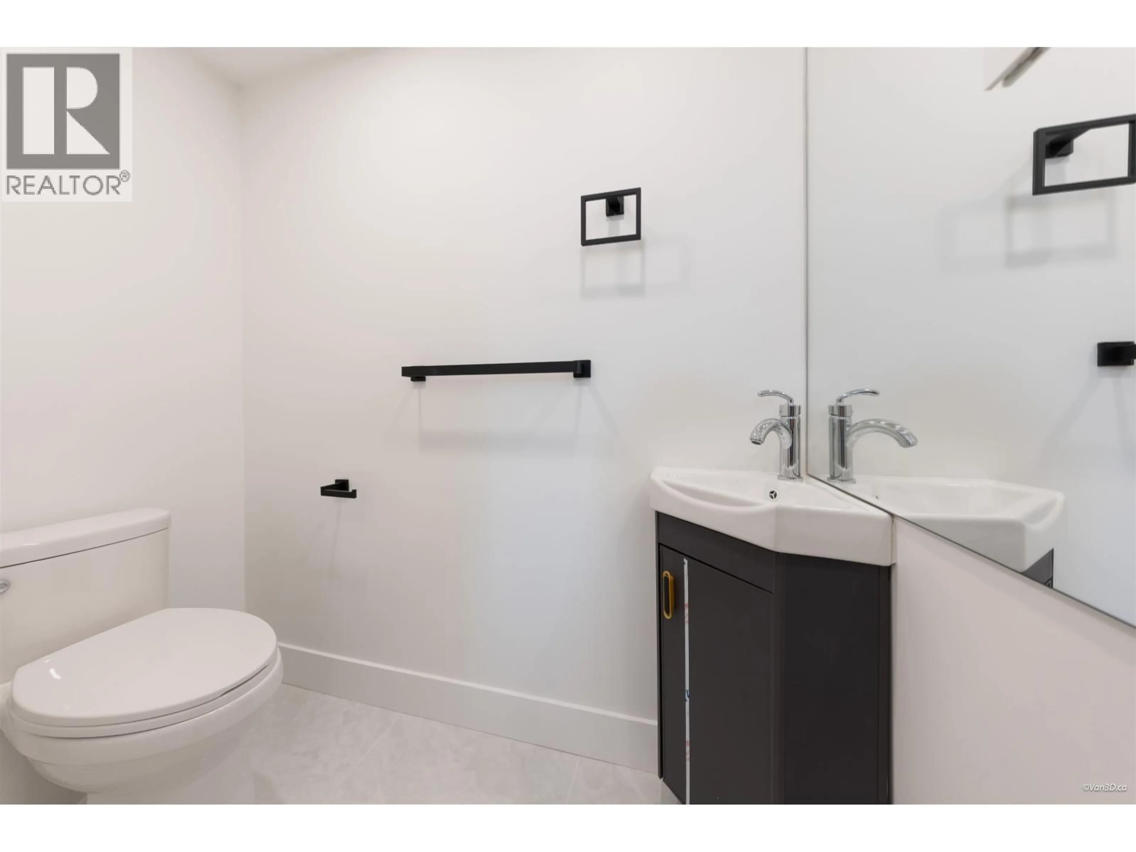 Standard bathroom, unknown for 1 - 5385 EARLES STREET, Vancouver British Columbia V5R3S2