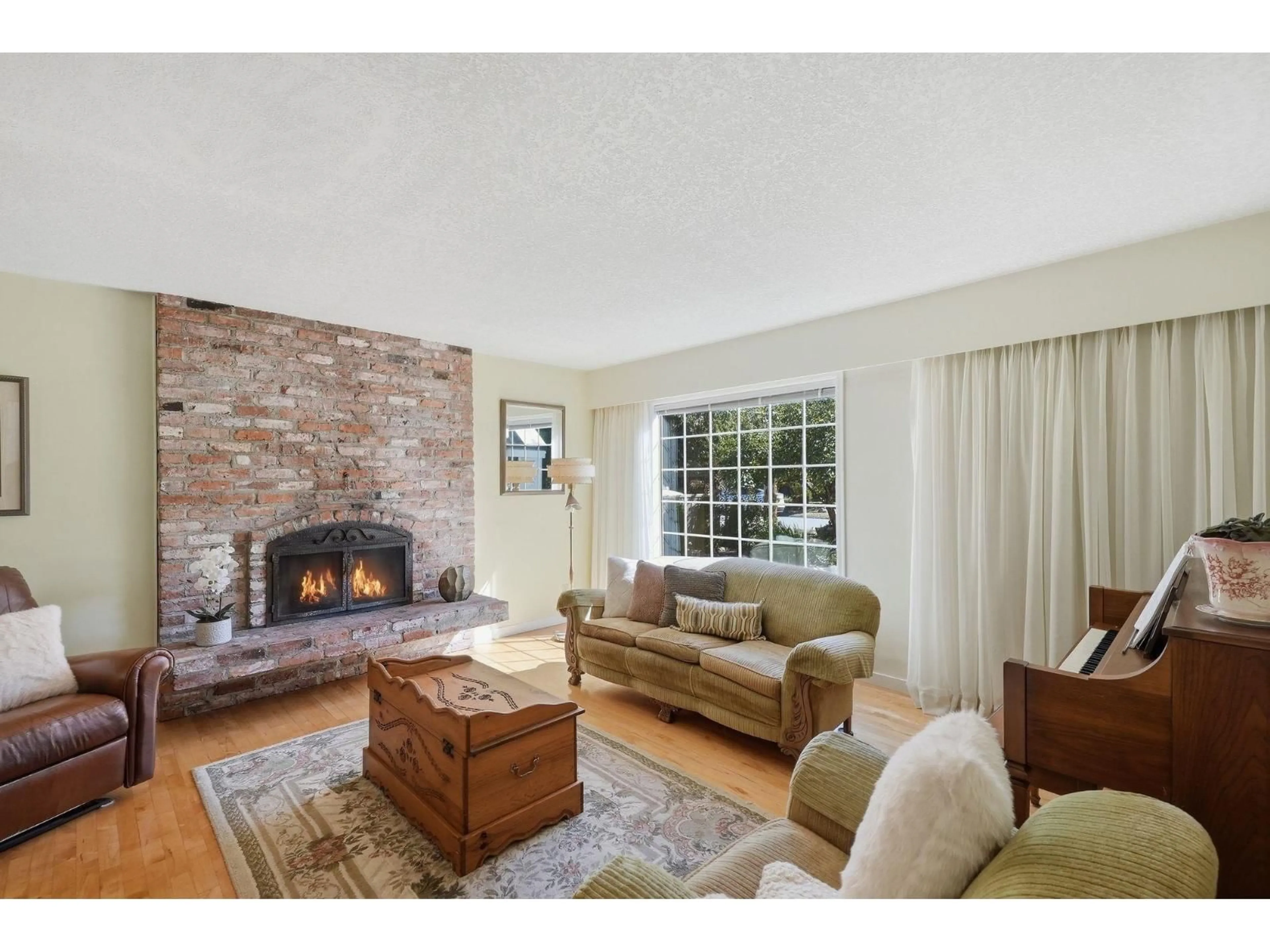 Living room with furniture, unknown for 10461 MAIN STREET, Delta British Columbia V4C2P7
