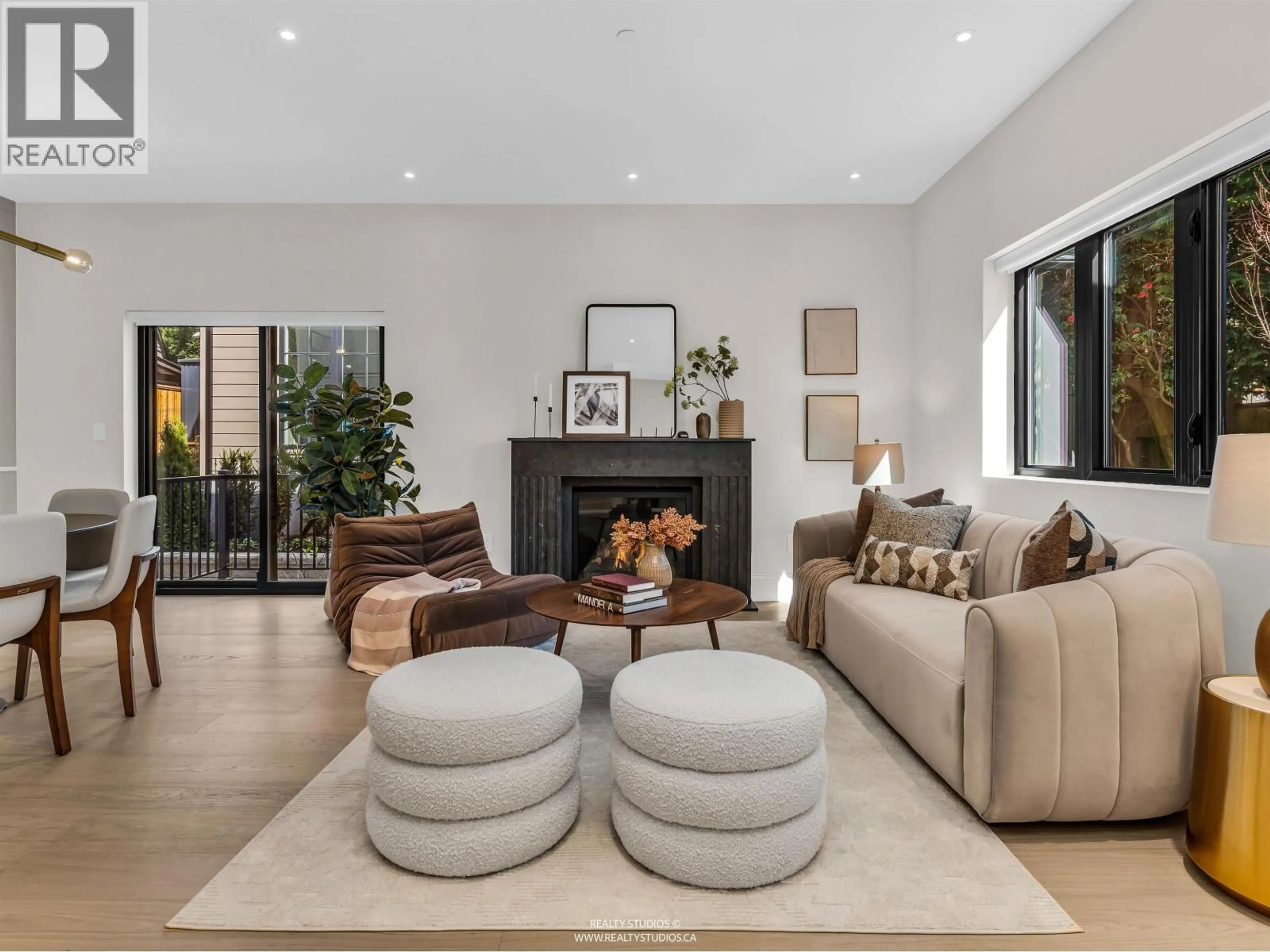 Living room with furniture, unknown for 2 - 4088 MAPLE CRESCENT, Vancouver British Columbia V6J4B2