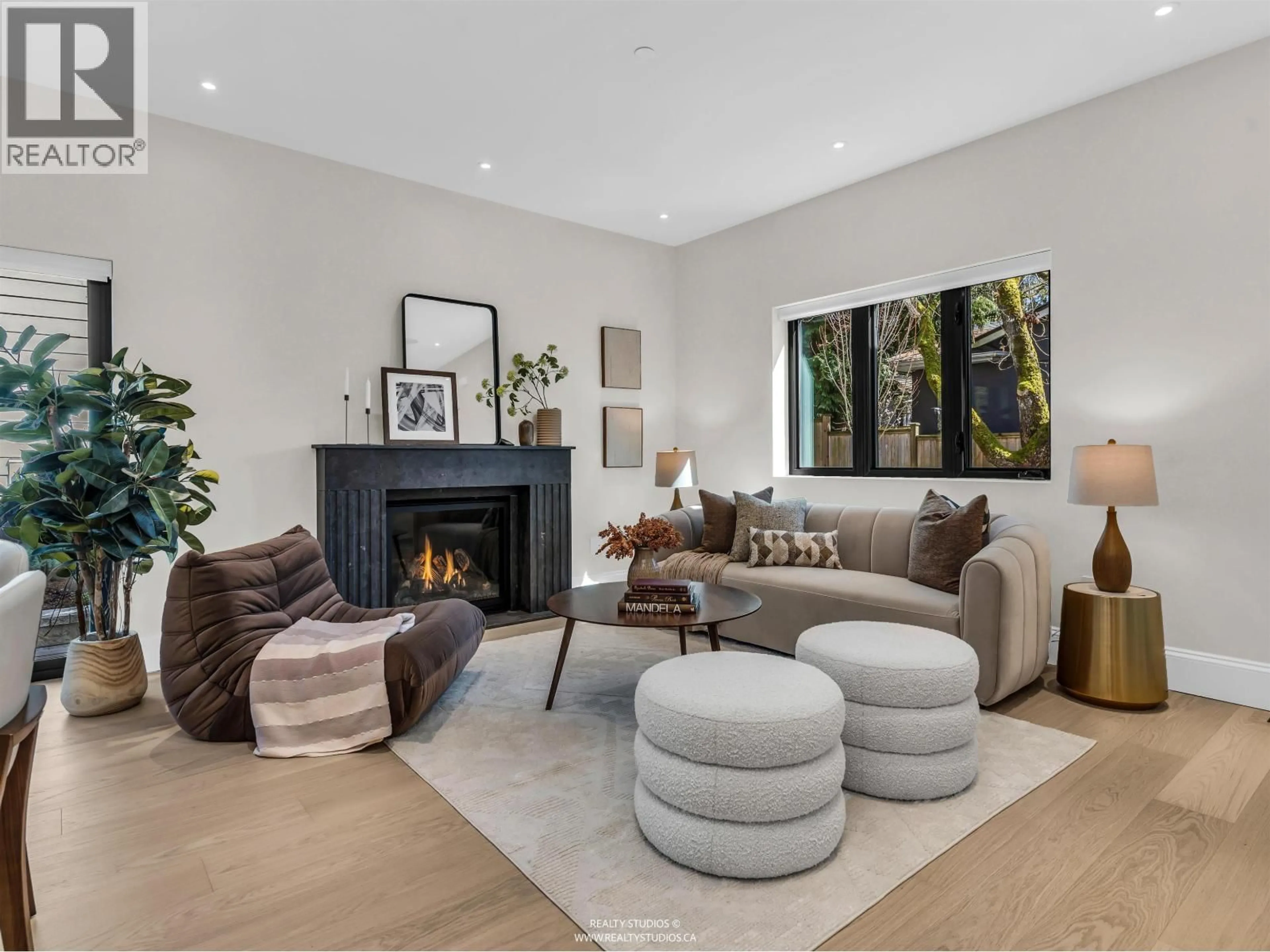 Living room with furniture, unknown for 2 - 4088 MAPLE CRESCENT, Vancouver British Columbia V6J4B2