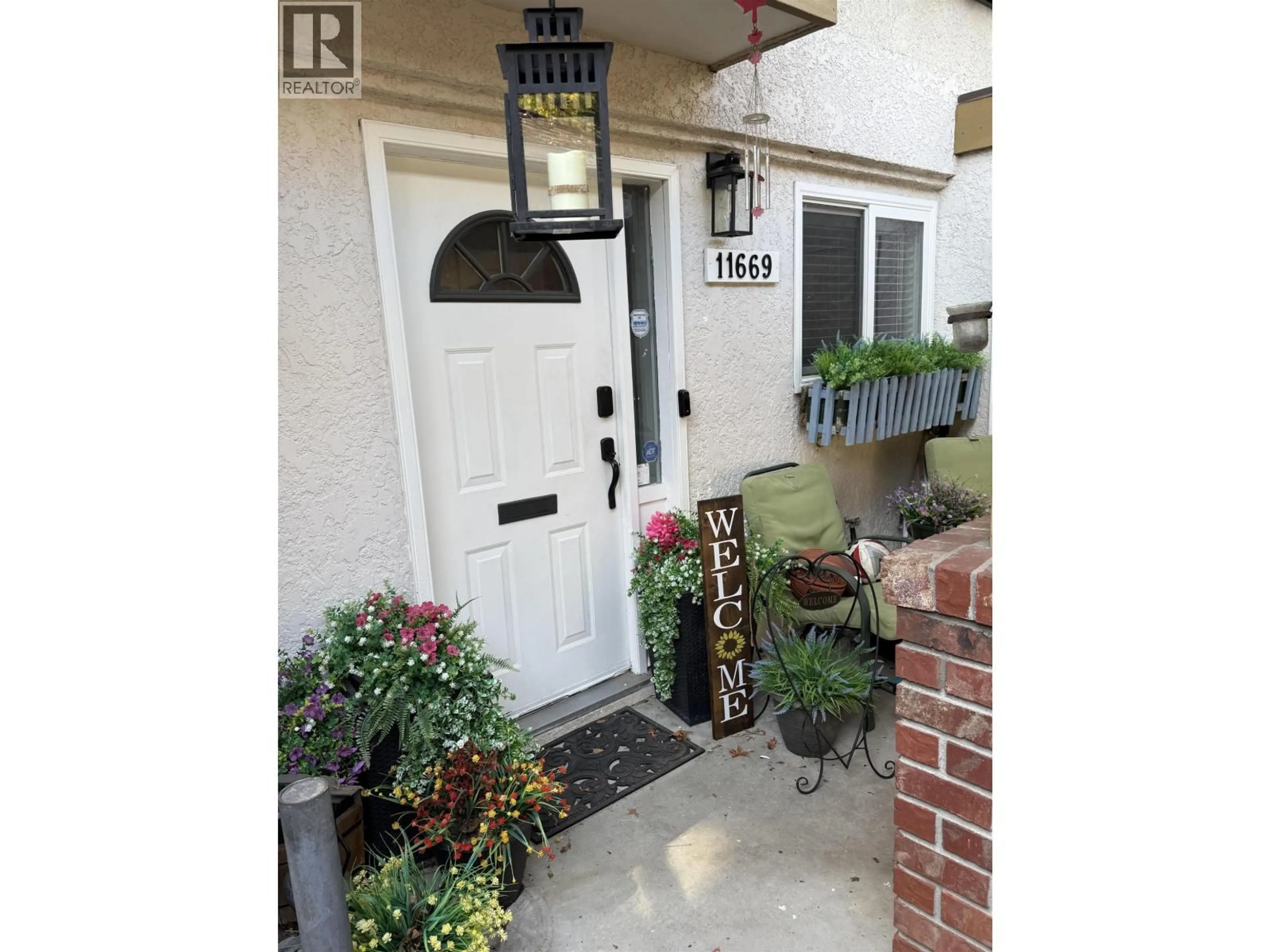 Indoor entryway for 11669 FULTON STREET, Maple Ridge British Columbia V2X6L3