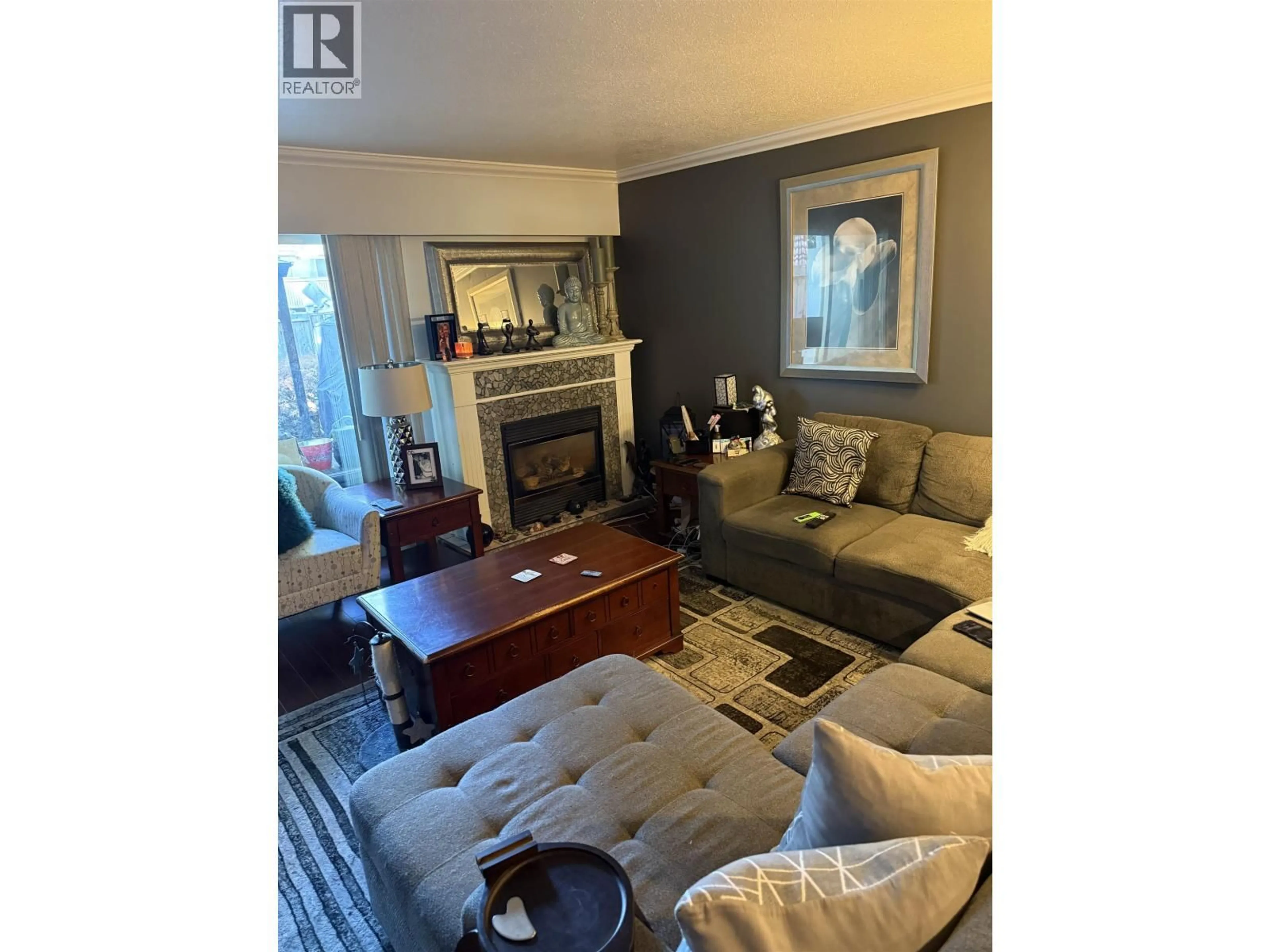 Living room with furniture, wood/laminate floor for 11669 FULTON STREET, Maple Ridge British Columbia V2X6L3