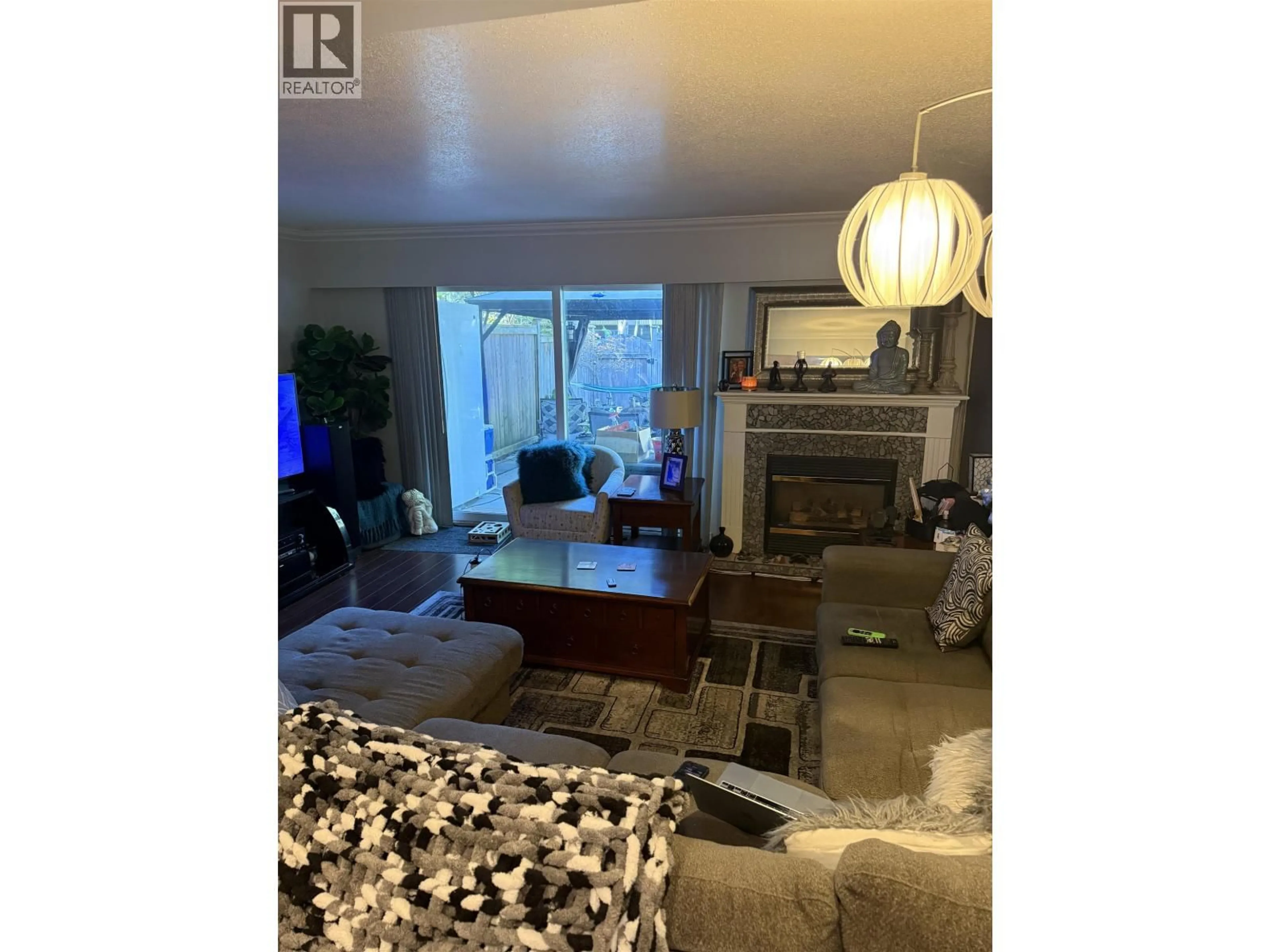 Living room with furniture, wood/laminate floor for 11669 FULTON STREET, Maple Ridge British Columbia V2X6L3