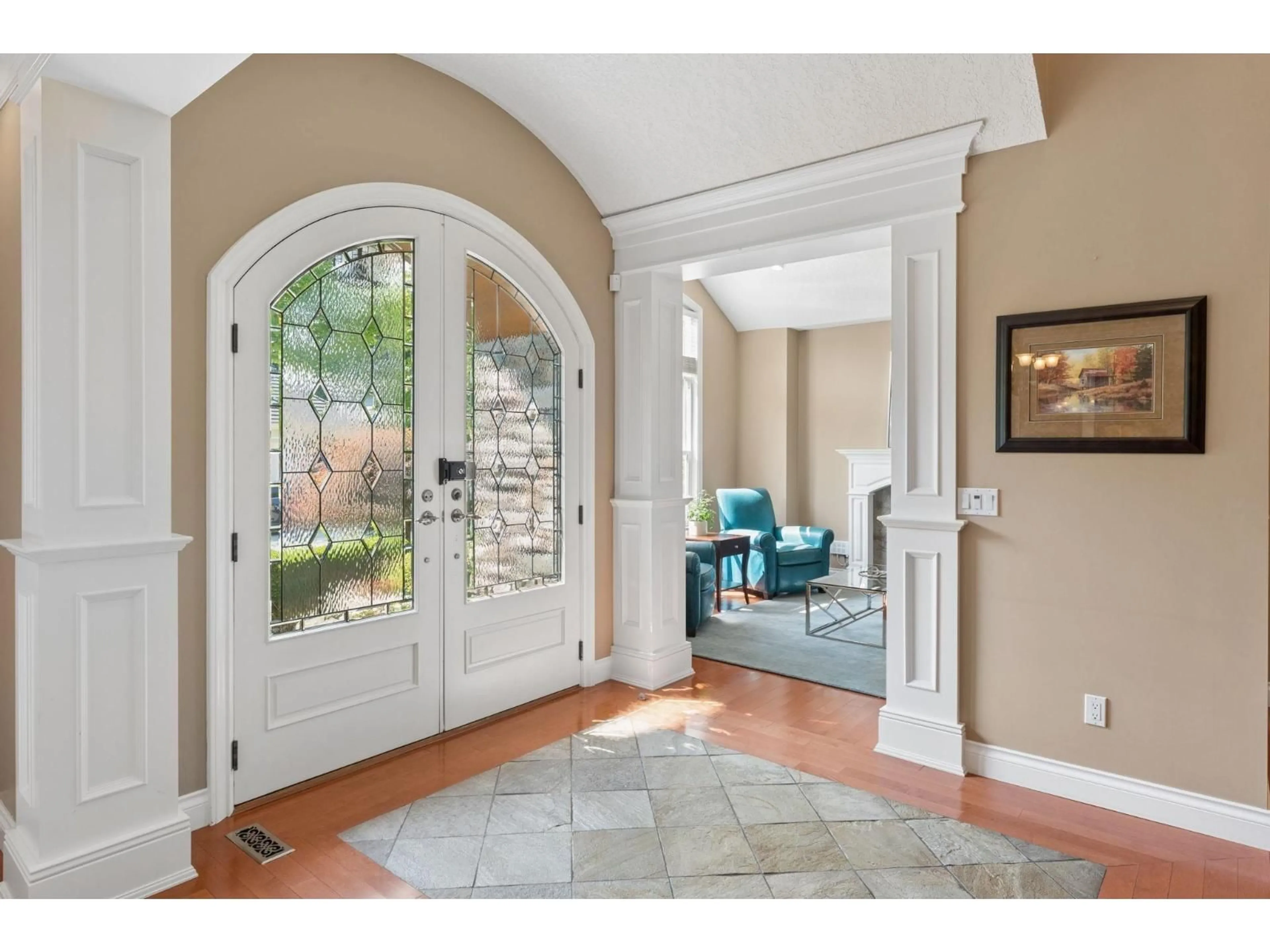 Indoor entryway for 14185 33 AVENUE, Surrey British Columbia V4P3M1