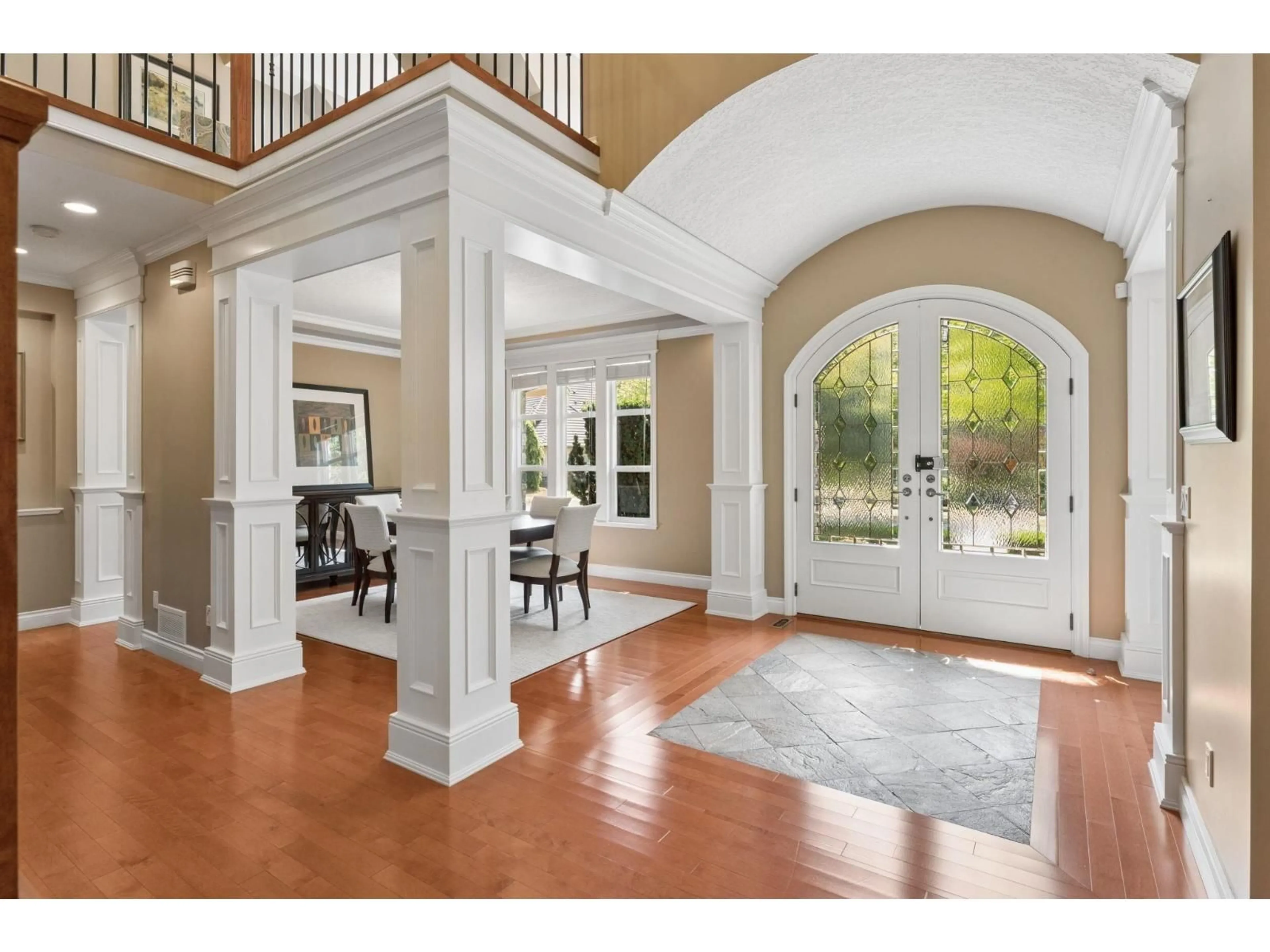 Indoor entryway for 14185 33 AVENUE, Surrey British Columbia V4P3M1