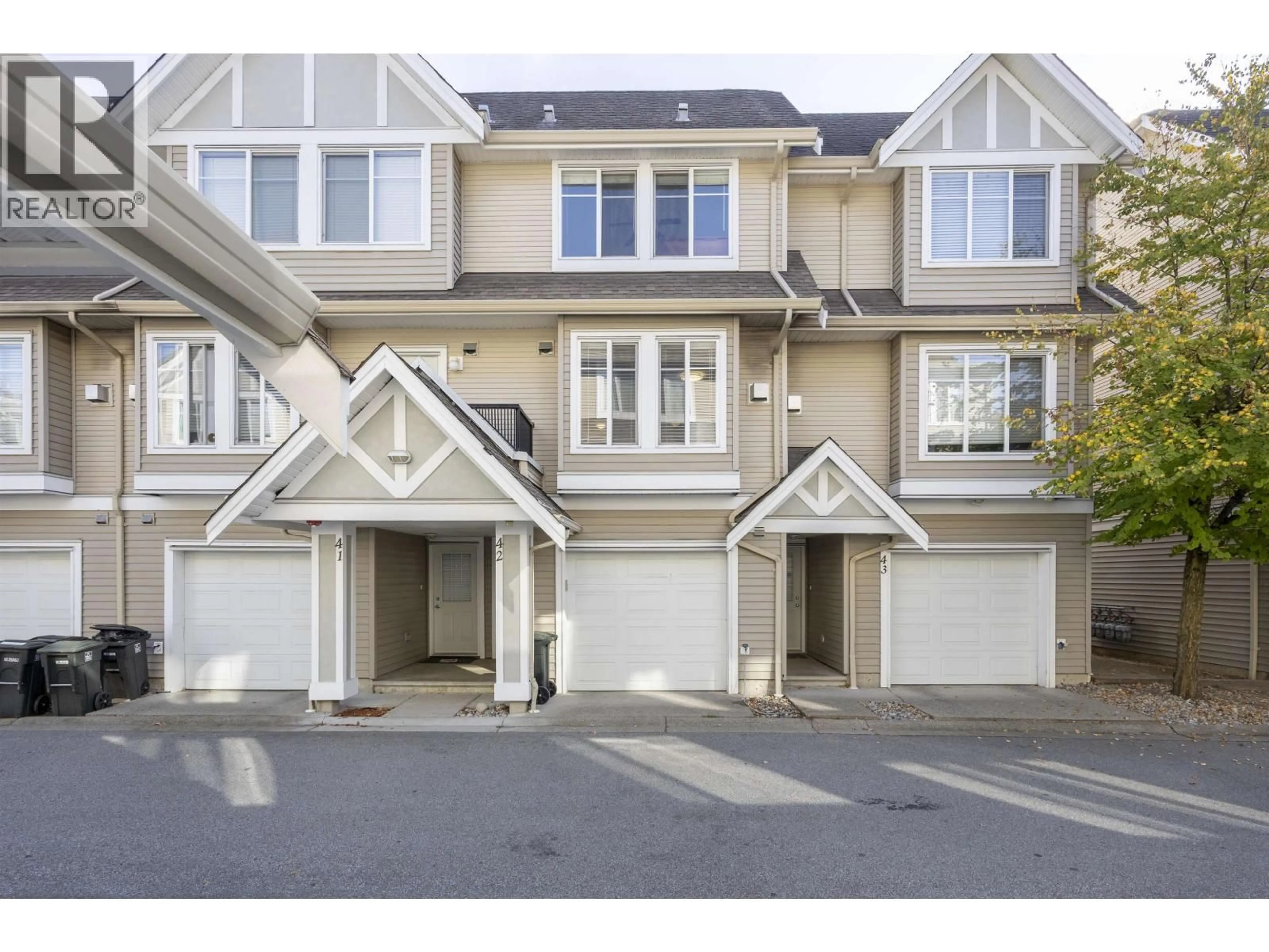 Home with vinyl exterior material, street for 42 - 19141 124 AVENUE, Pitt Meadows British Columbia V3Y2V6