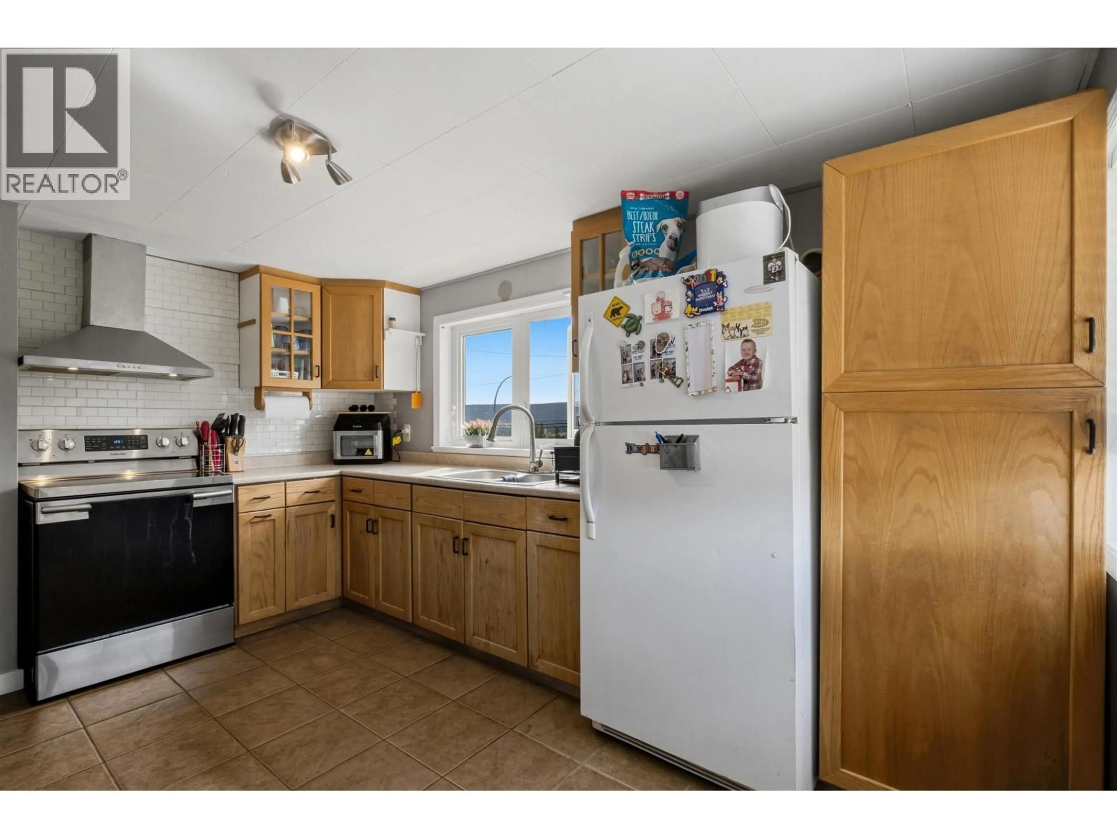 Standard kitchen, unknown for 2014 MACKENZIE AVENUE, Williams Lake British Columbia V2G1P3