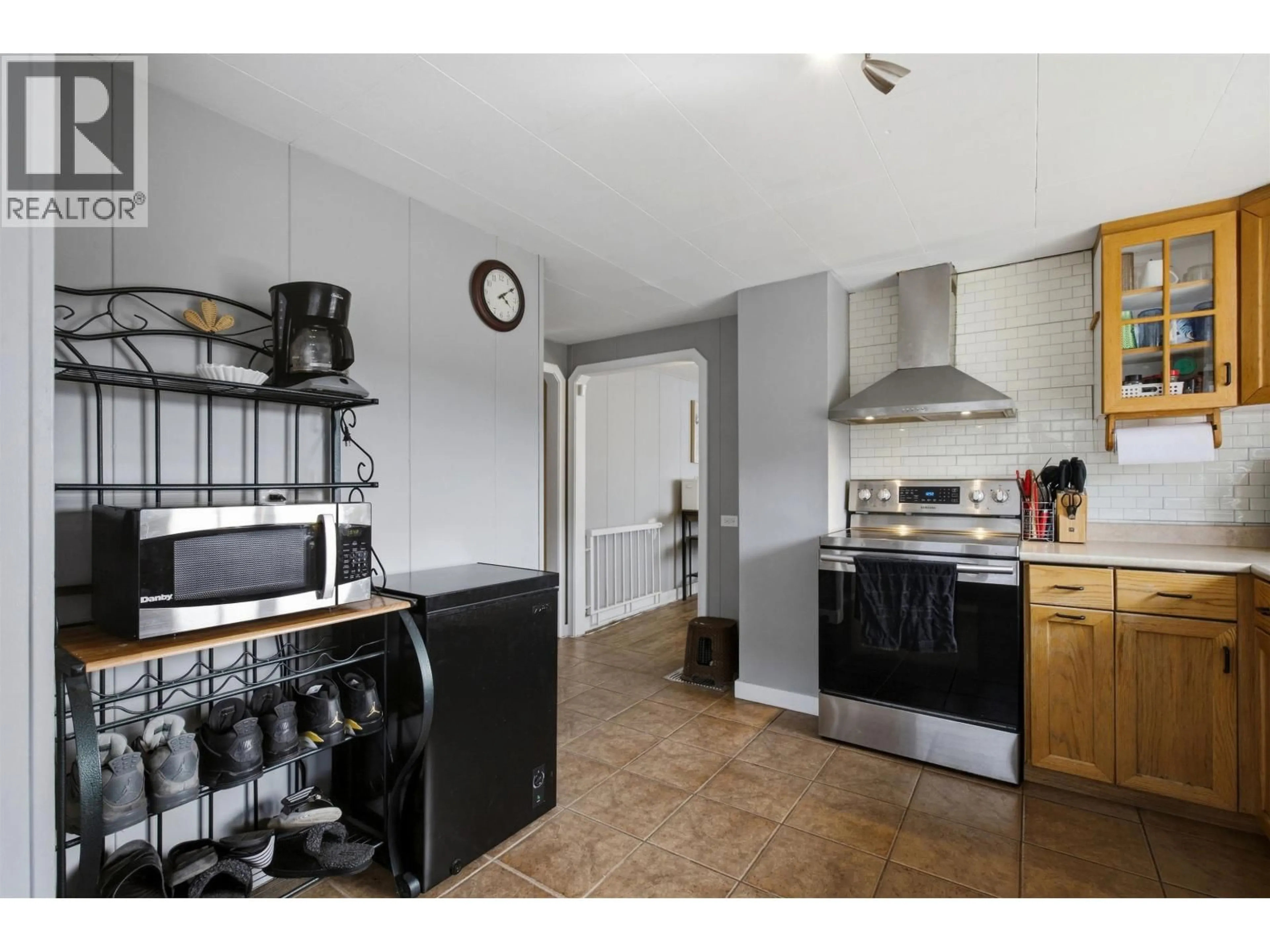 Standard kitchen, unknown for 2014 MACKENZIE AVENUE, Williams Lake British Columbia V2G1P3