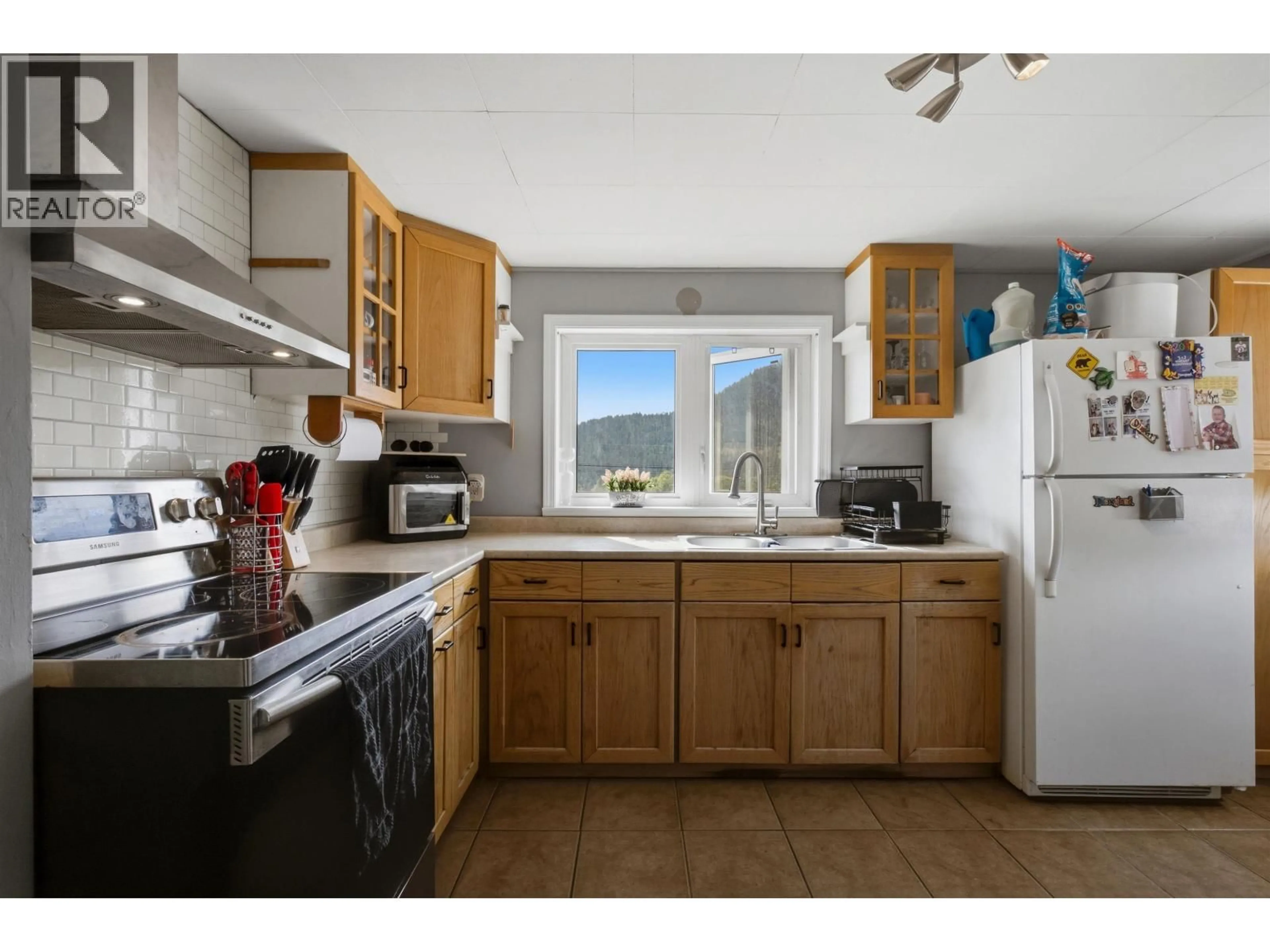 Standard kitchen, unknown for 2014 MACKENZIE AVENUE, Williams Lake British Columbia V2G1P3