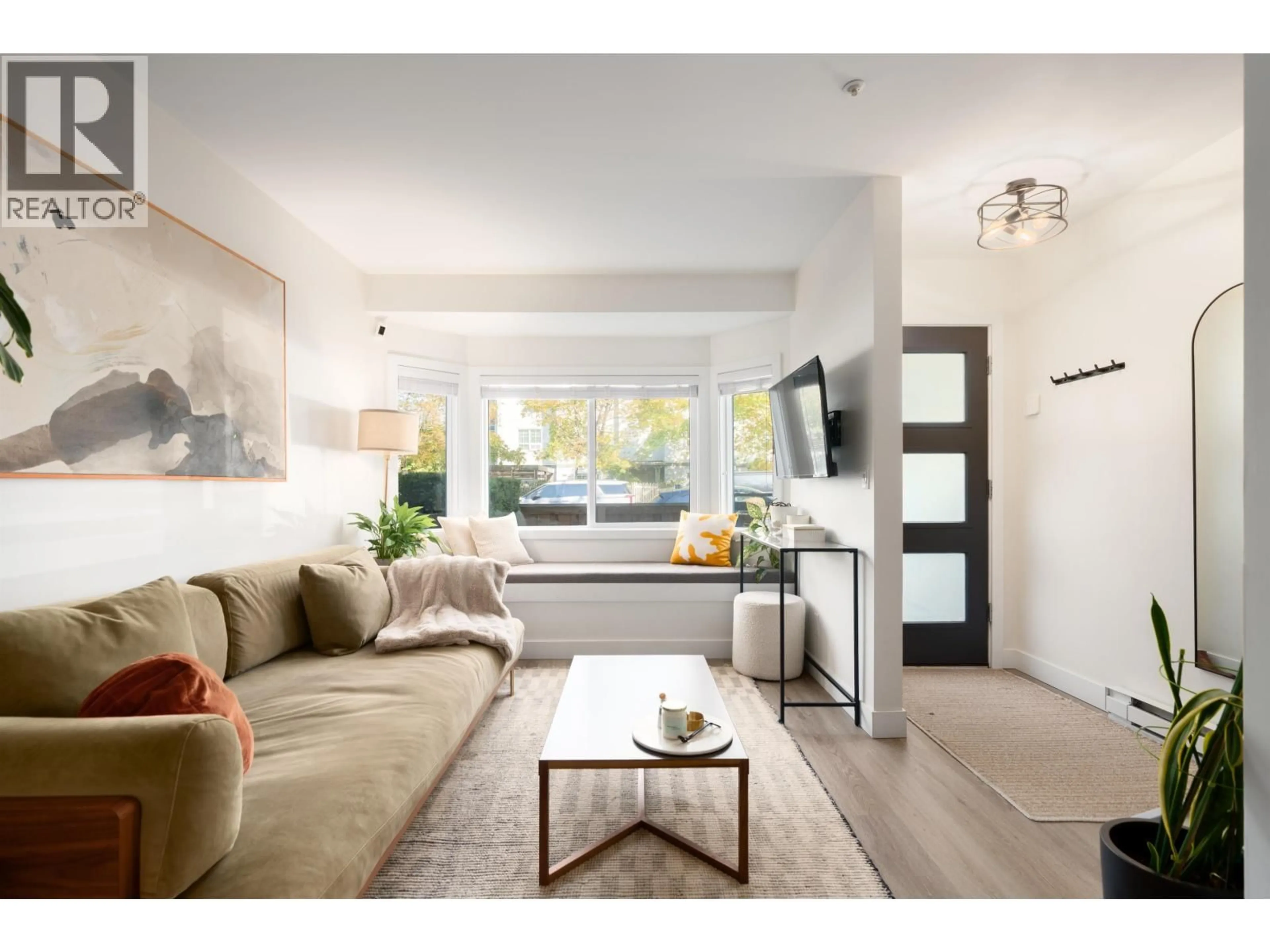 Living room with furniture, unknown for 329 GARDEN DRIVE, Vancouver British Columbia V5L4Z1