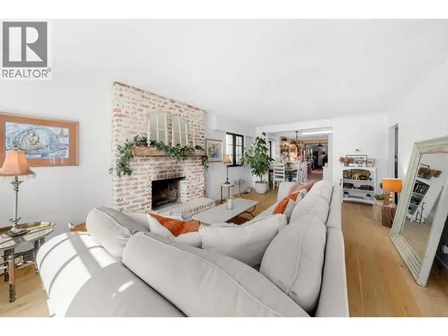 626 13TH STREET, North Vancouver 2
