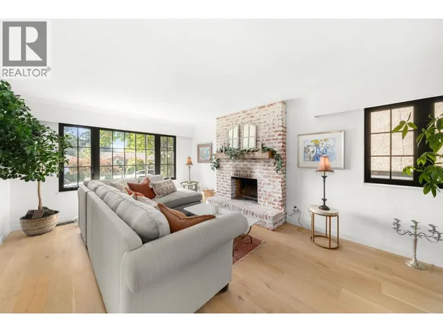 626 13TH STREET, North Vancouver 5