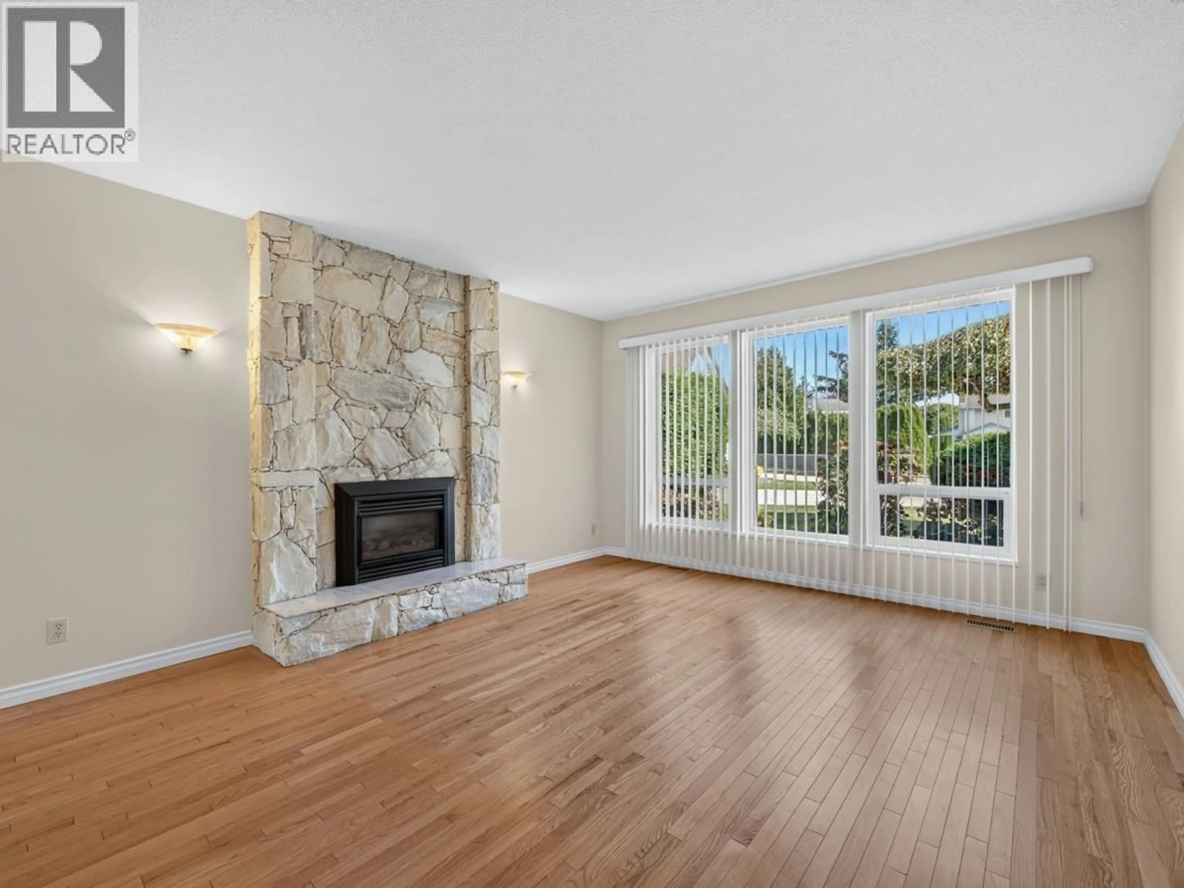 Living room with furniture, unknown for 8251 COLDFALL COURT, Richmond British Columbia V7C4X3