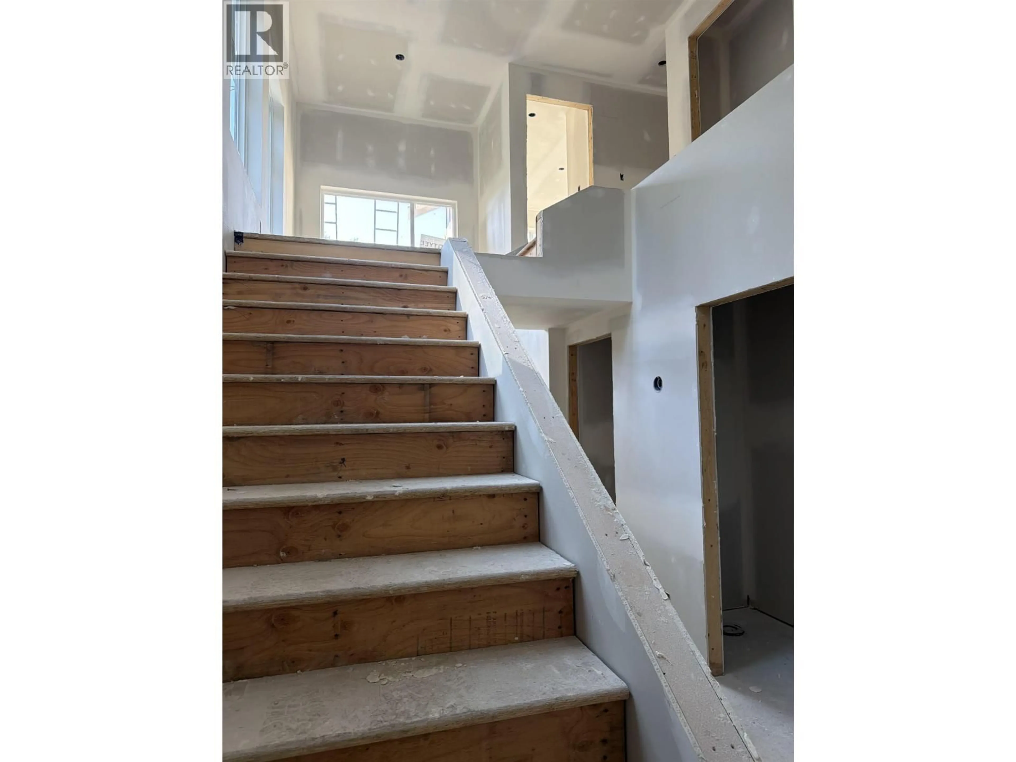 Stairs for 3335 WILLERTON COURT, Coquitlam British Columbia V3B2X8