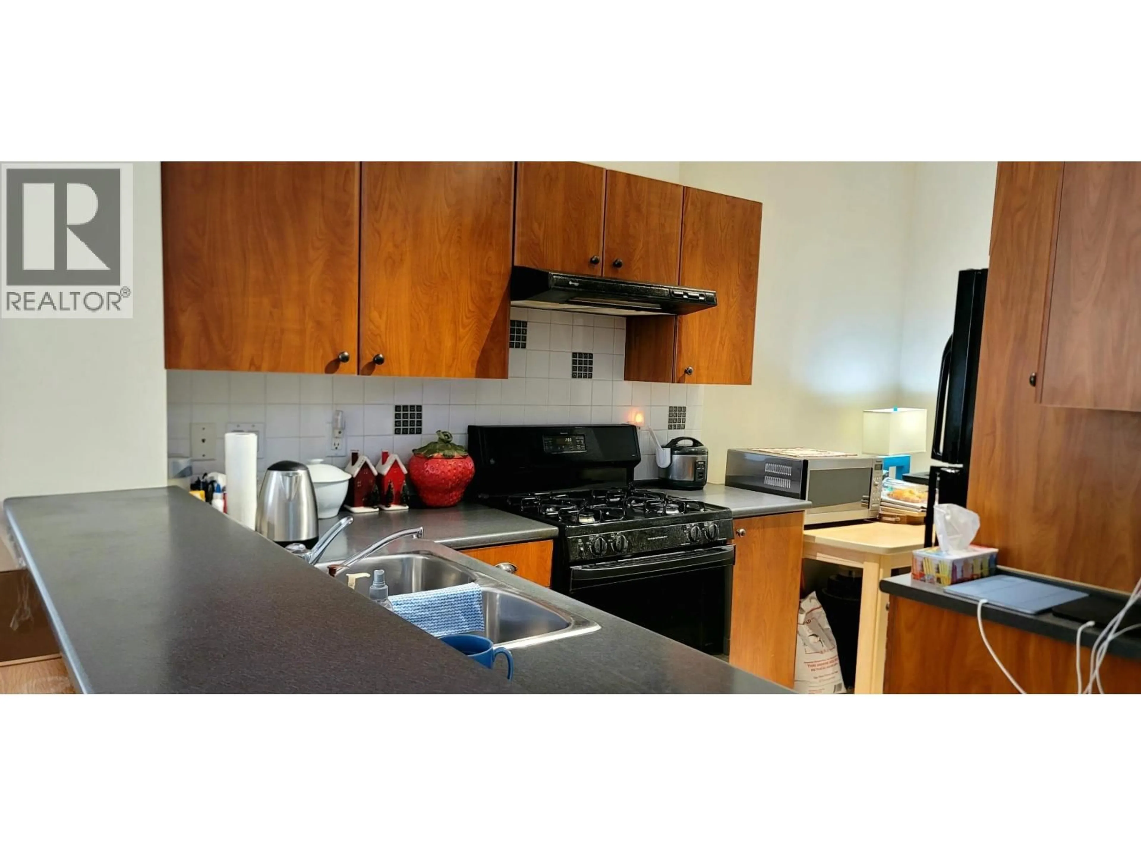 Standard kitchen, wood/laminate floor for 3238 54TH AVENUE, Vancouver British Columbia V5S4W7
