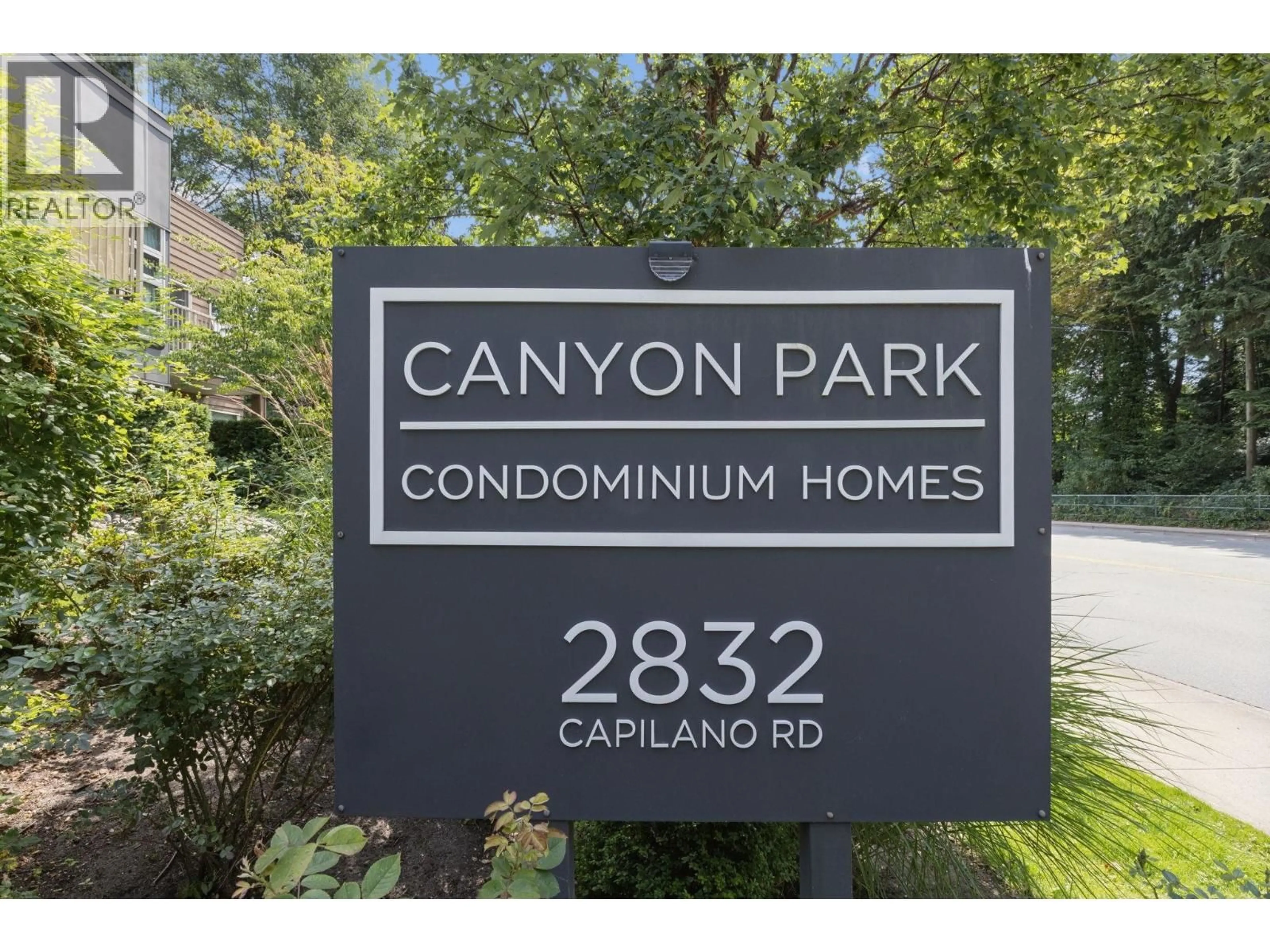 Indoor entryway for 204 - 2832 CAPILANO ROAD, North Vancouver British Columbia V7R4H5