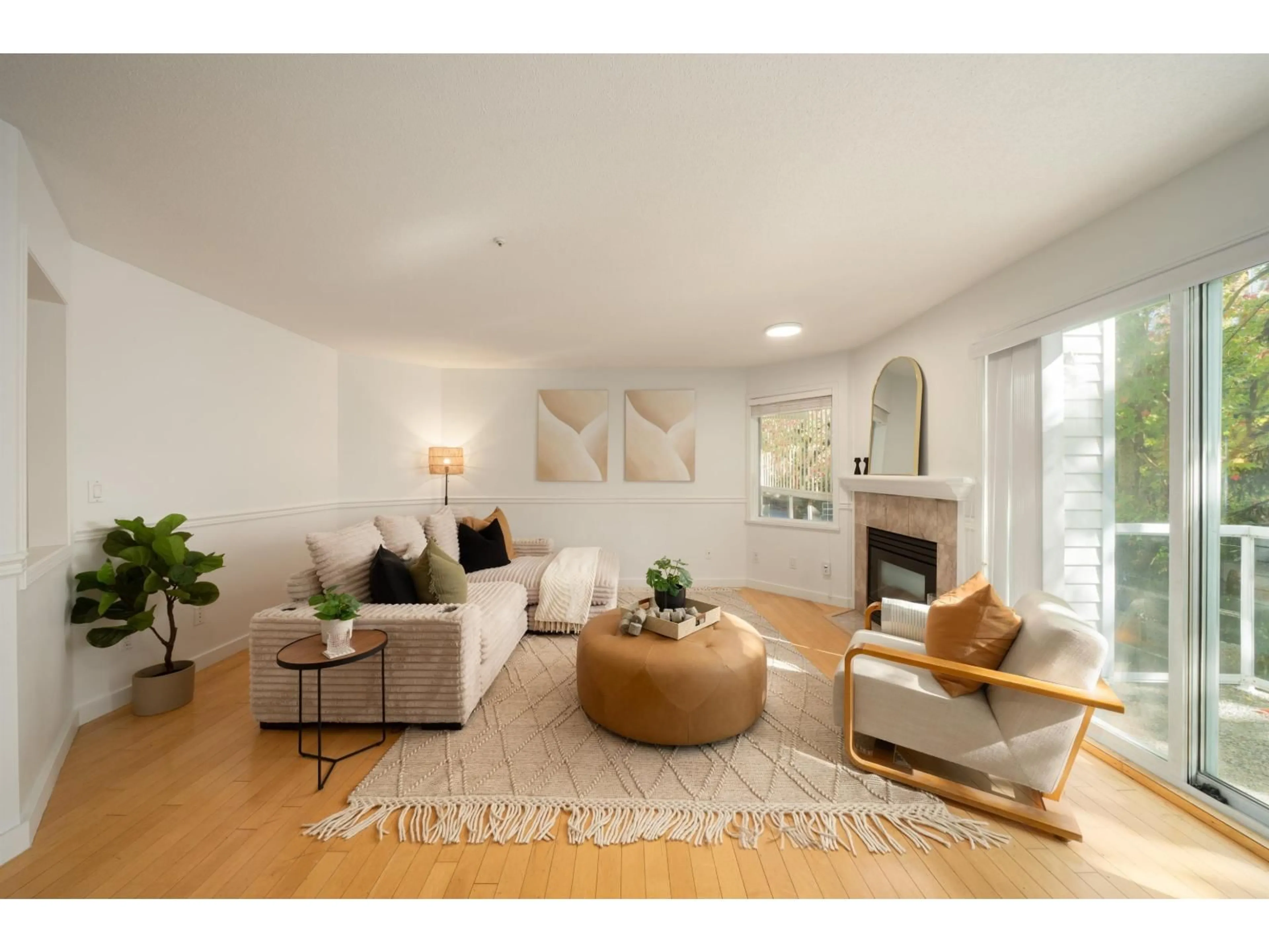 Living room with furniture, wood/laminate floor for 105 - 20240 54A AVENUE, Langley British Columbia V3A3W7
