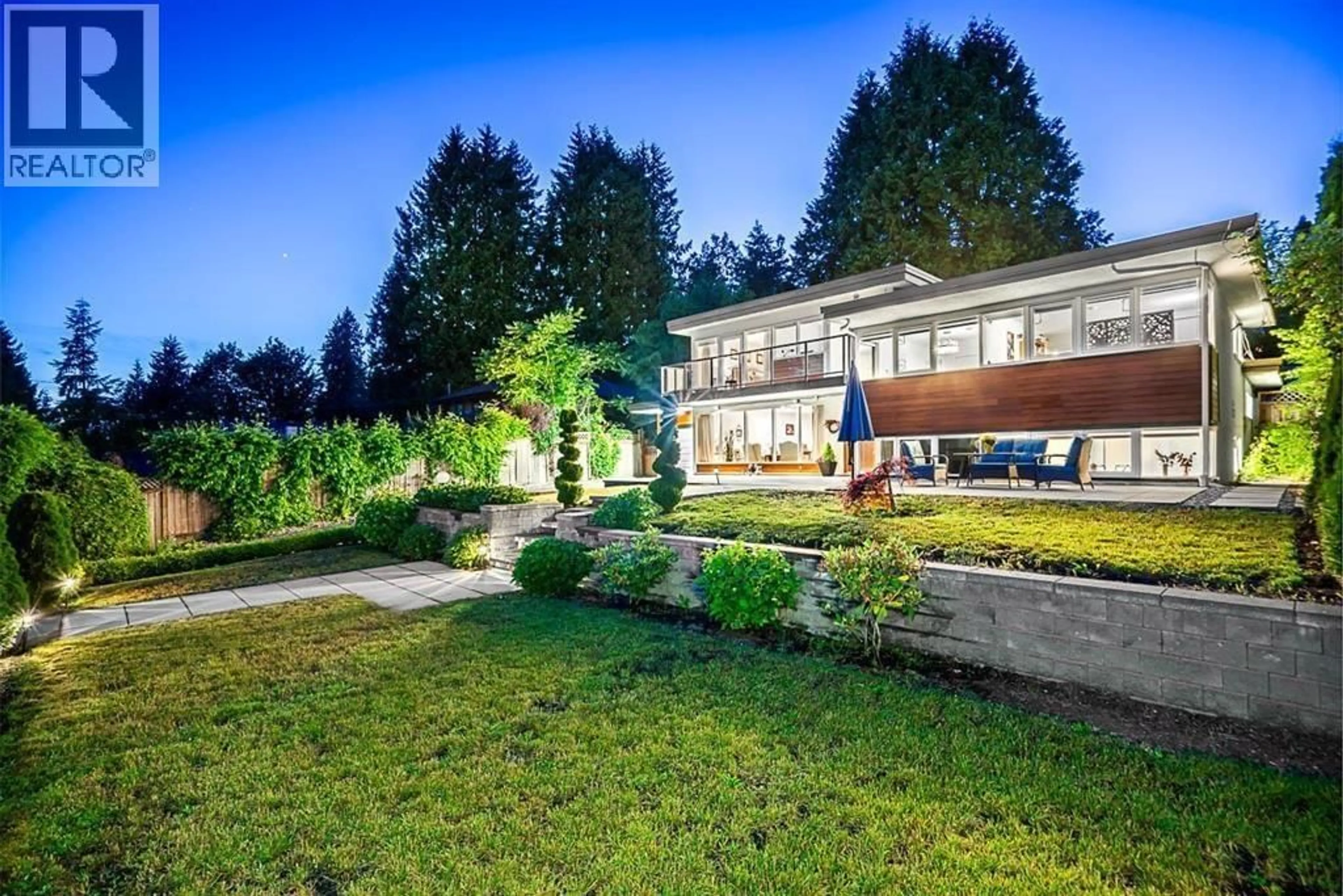 A pic from outside/outdoor area/front of a property/back of a property/a pic from drone, unknown for 1555 LAWSON AVENUE, West Vancouver British Columbia V7V2C8