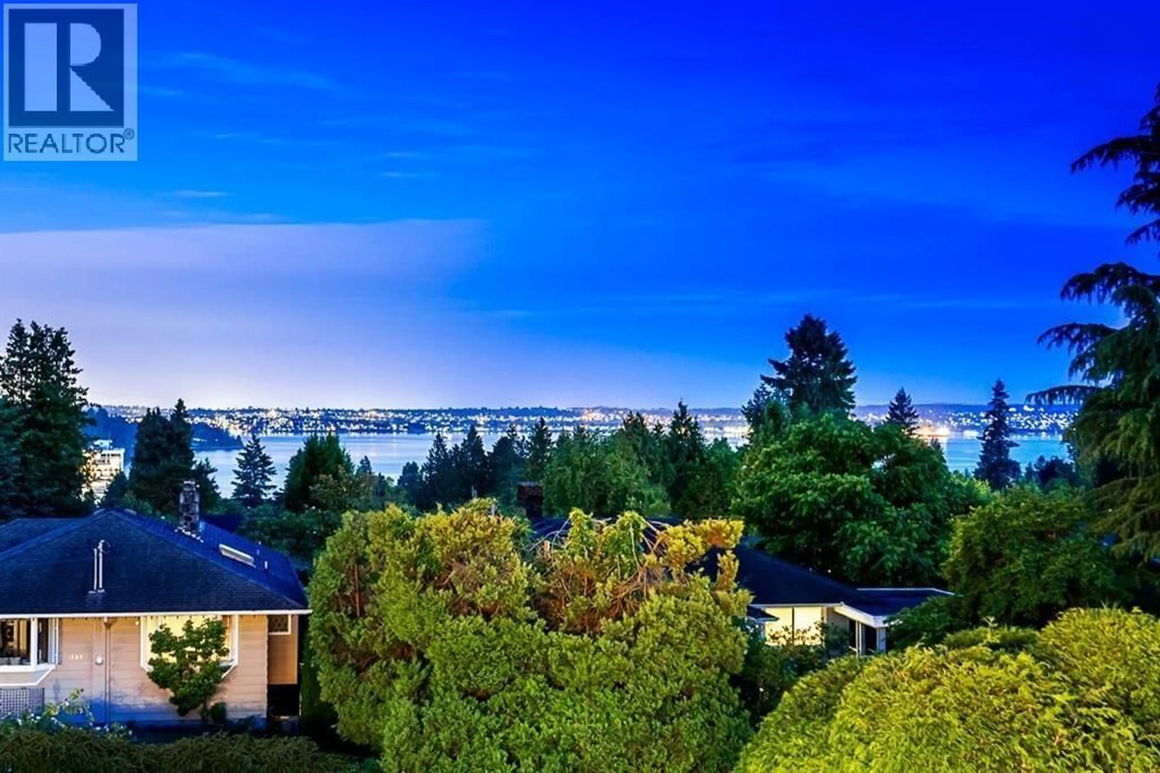 A pic from outside/outdoor area/front of a property/back of a property/a pic from drone, water/lake/river/ocean view for 1555 LAWSON AVENUE, West Vancouver British Columbia V7V2C8