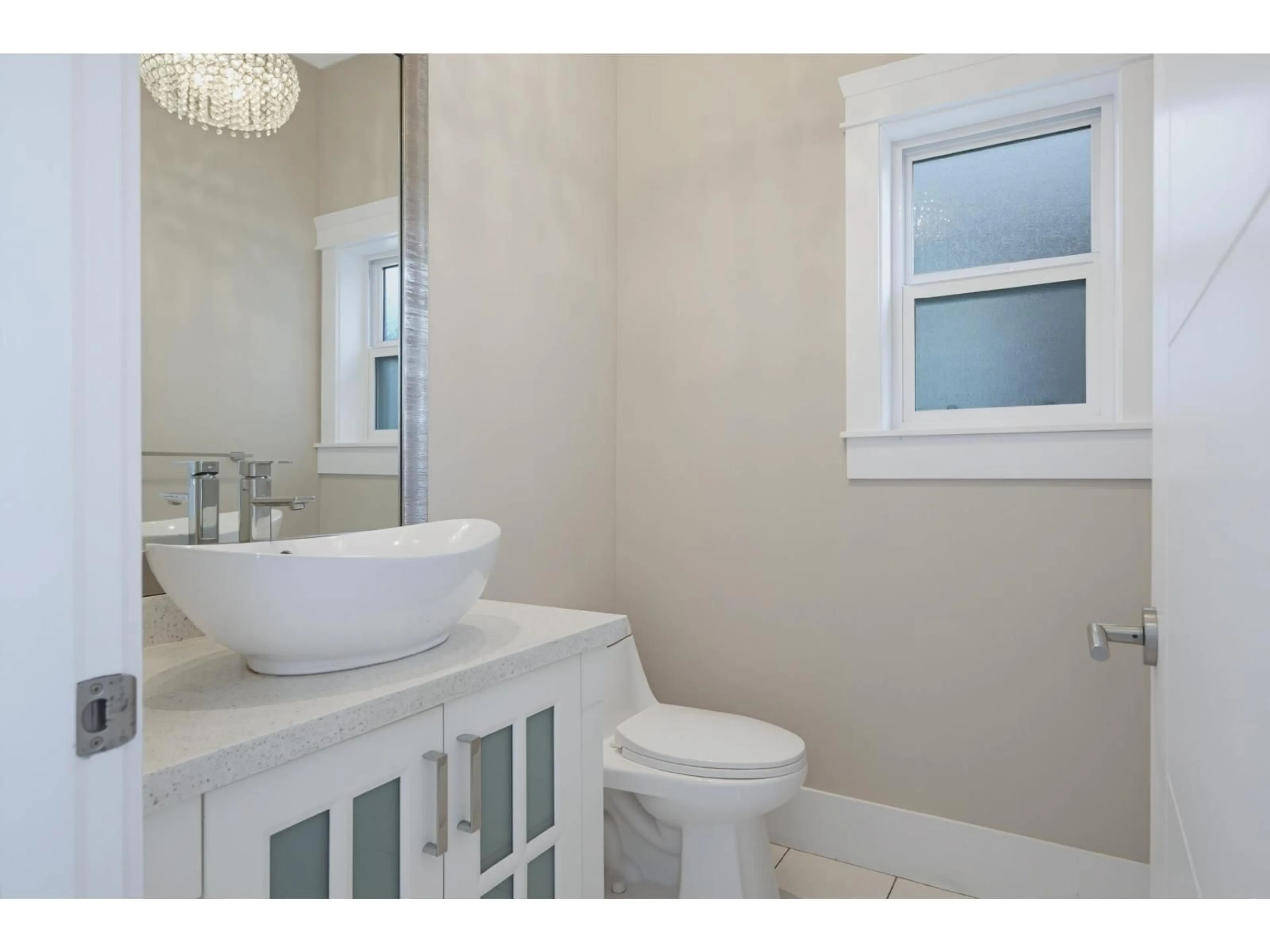 Contemporary bathroom, ceramic/tile floor for 3 - 1426 FINLAY STREET, White Rock British Columbia V4B4L5