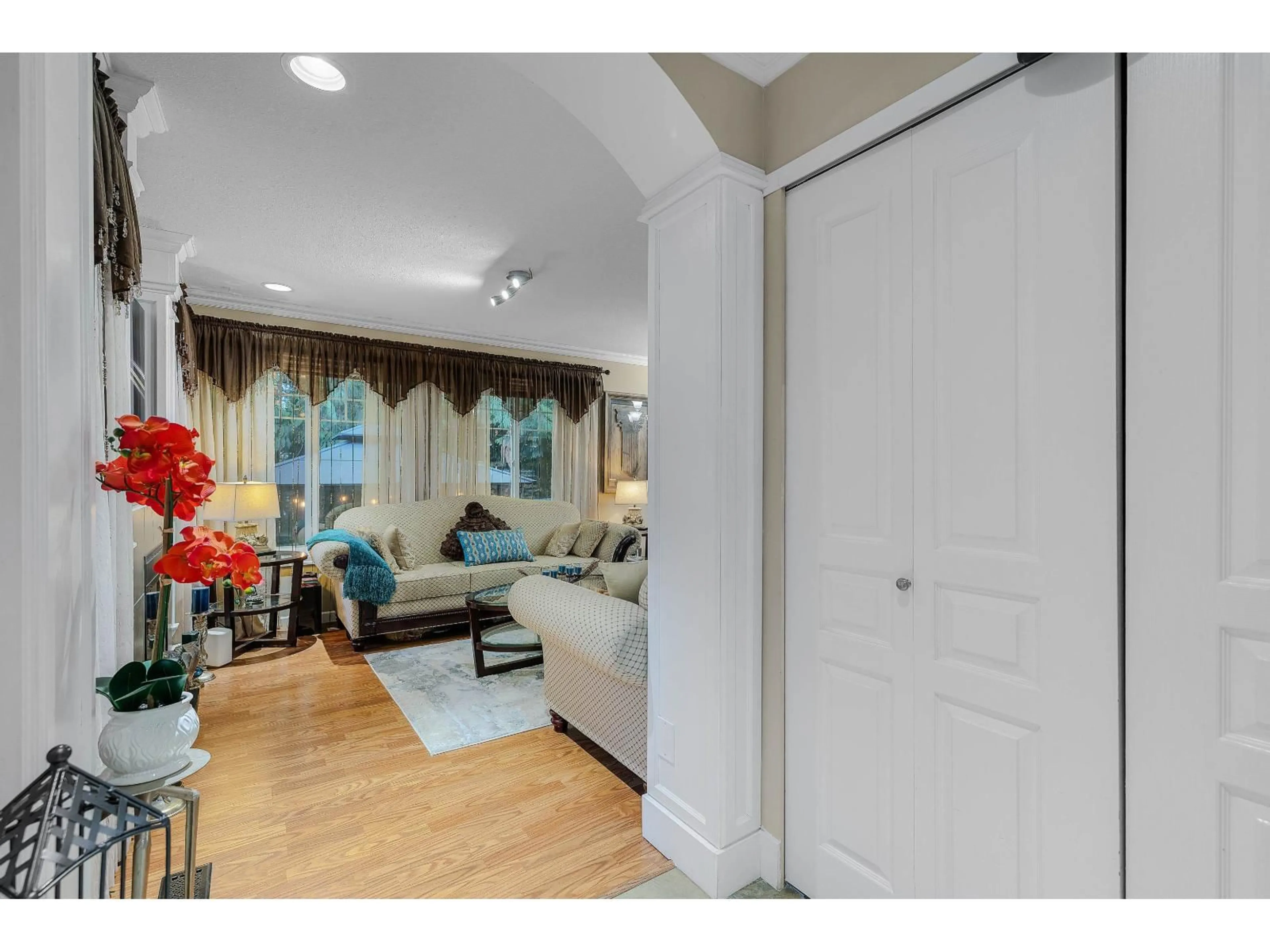 Indoor entryway for 44 - 6110 138TH STREET, Surrey British Columbia V3X3V6