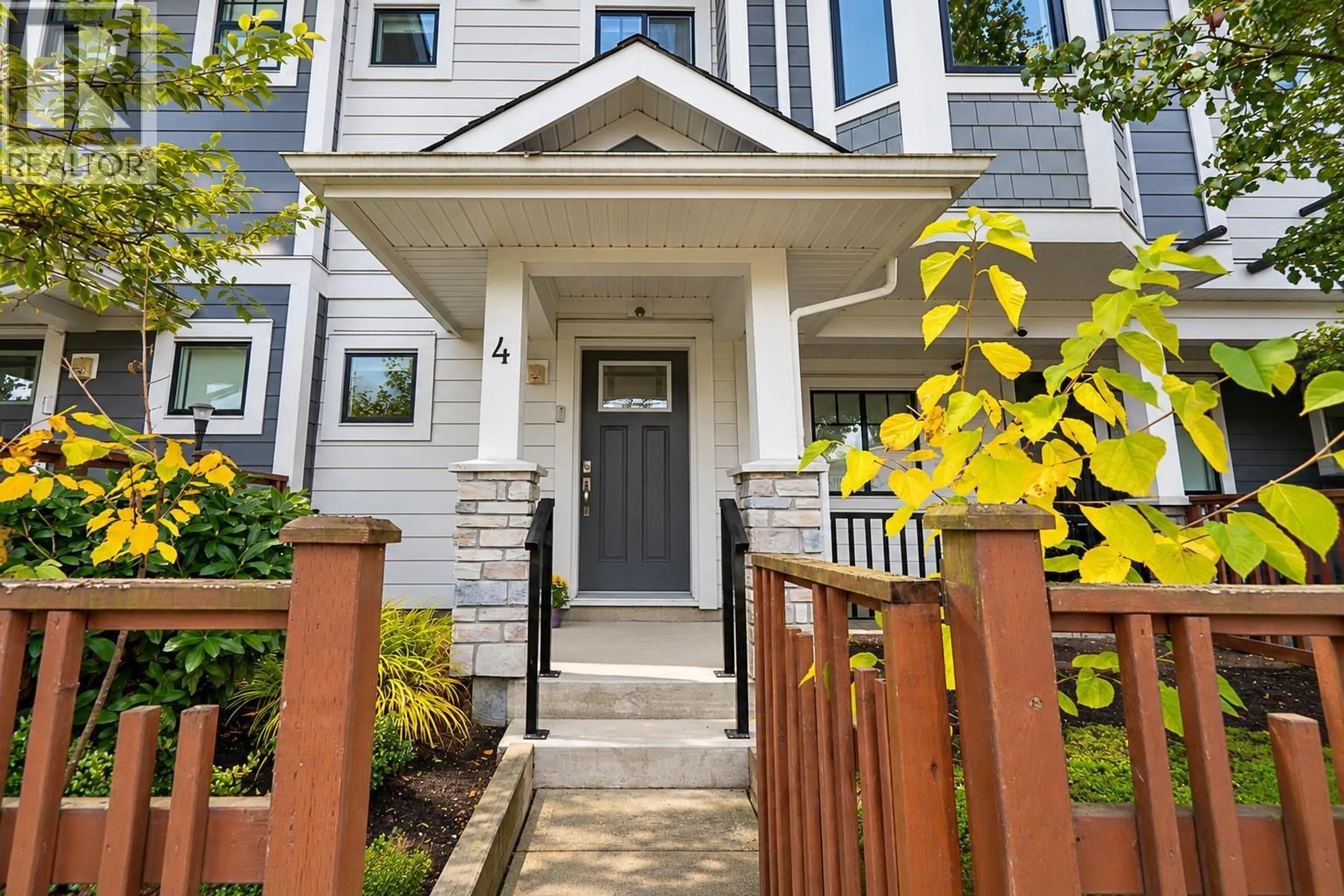 Indoor entryway for 4 - 189 WOOD STREET, New Westminster British Columbia V3M0L7