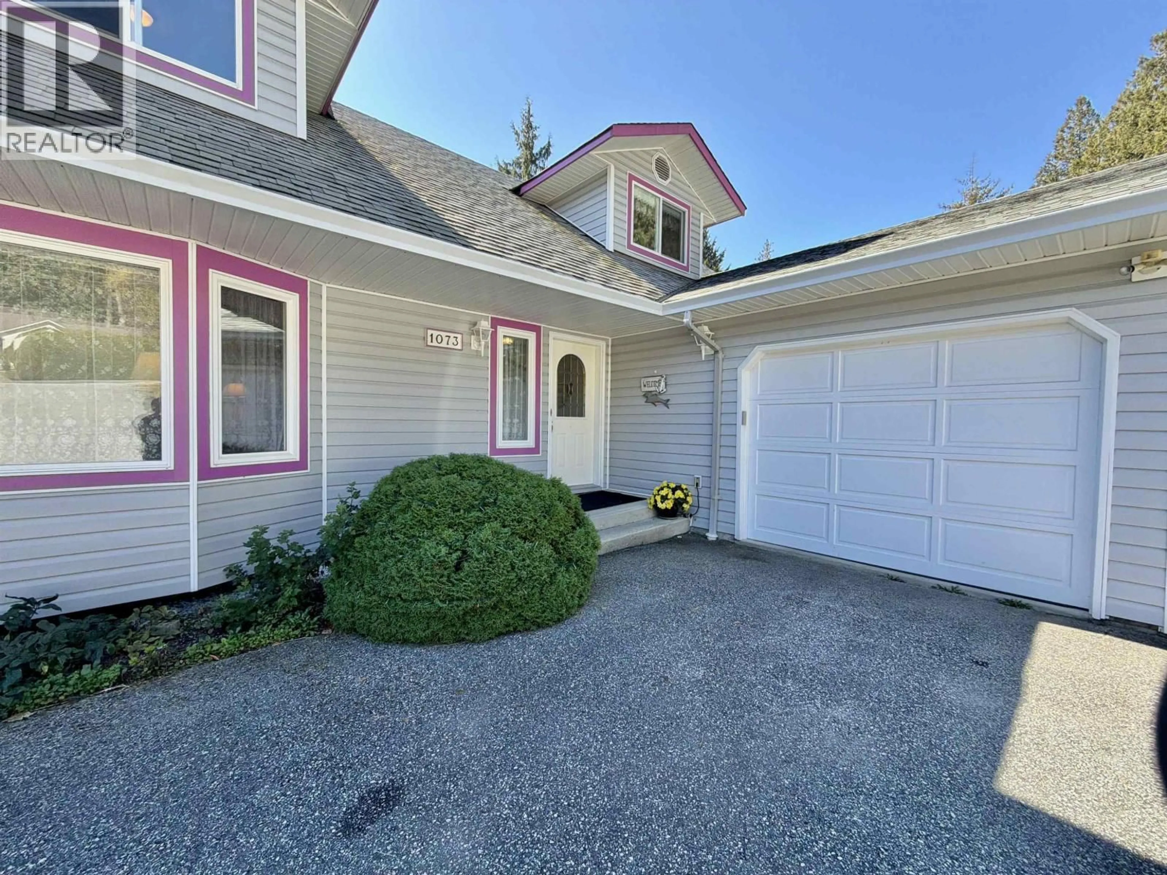 Home with vinyl exterior material, street for 1073 GRANDVIEW ROAD, Gibsons British Columbia V0N1V3