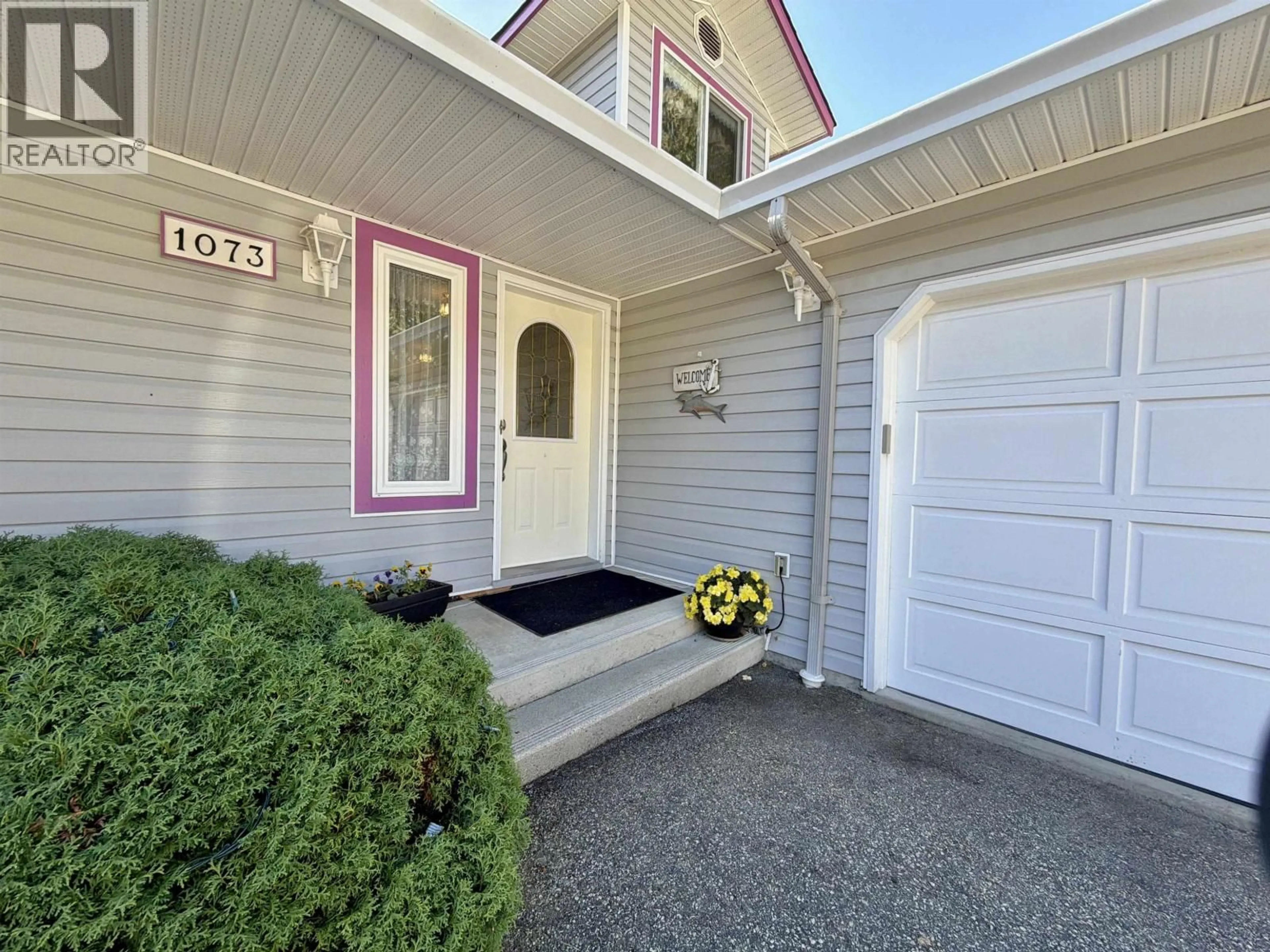 Home with vinyl exterior material, street for 1073 GRANDVIEW ROAD, Gibsons British Columbia V0N1V3