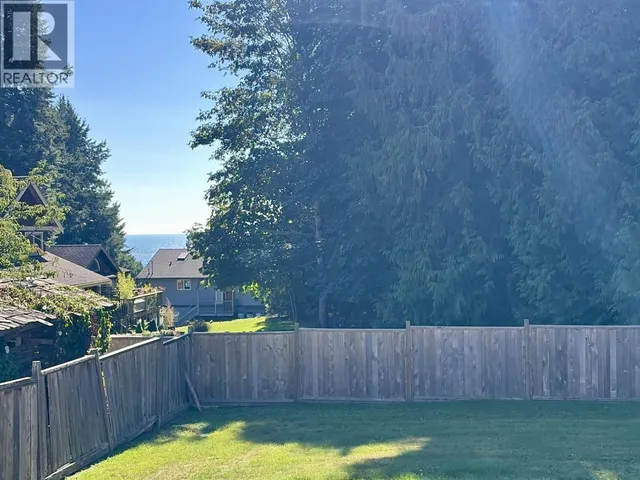 1073 GRANDVIEW ROAD, Gibsons 5