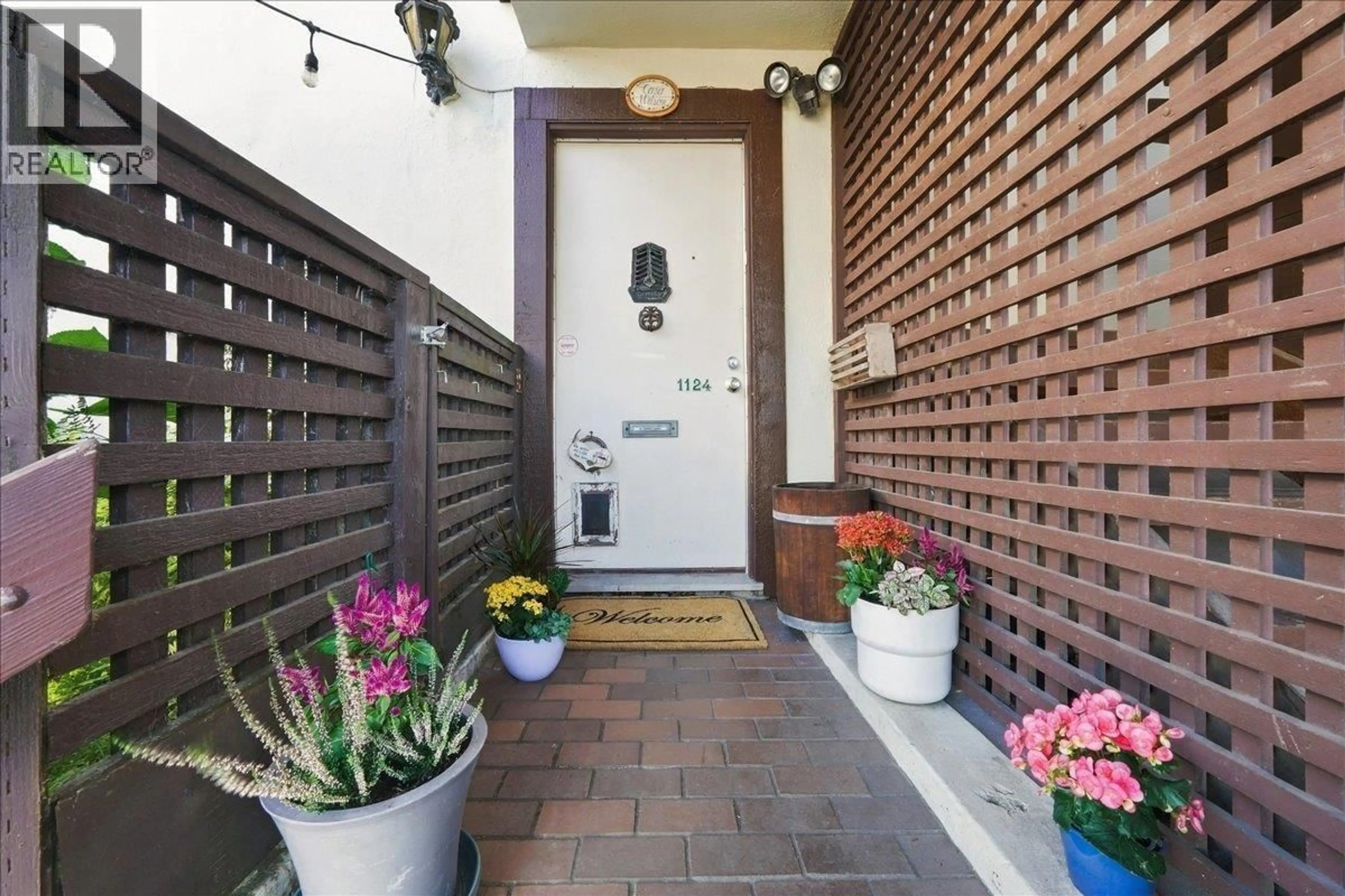 Indoor entryway for 1124 IRONWORK PASSAGE, Vancouver British Columbia V6H3R1