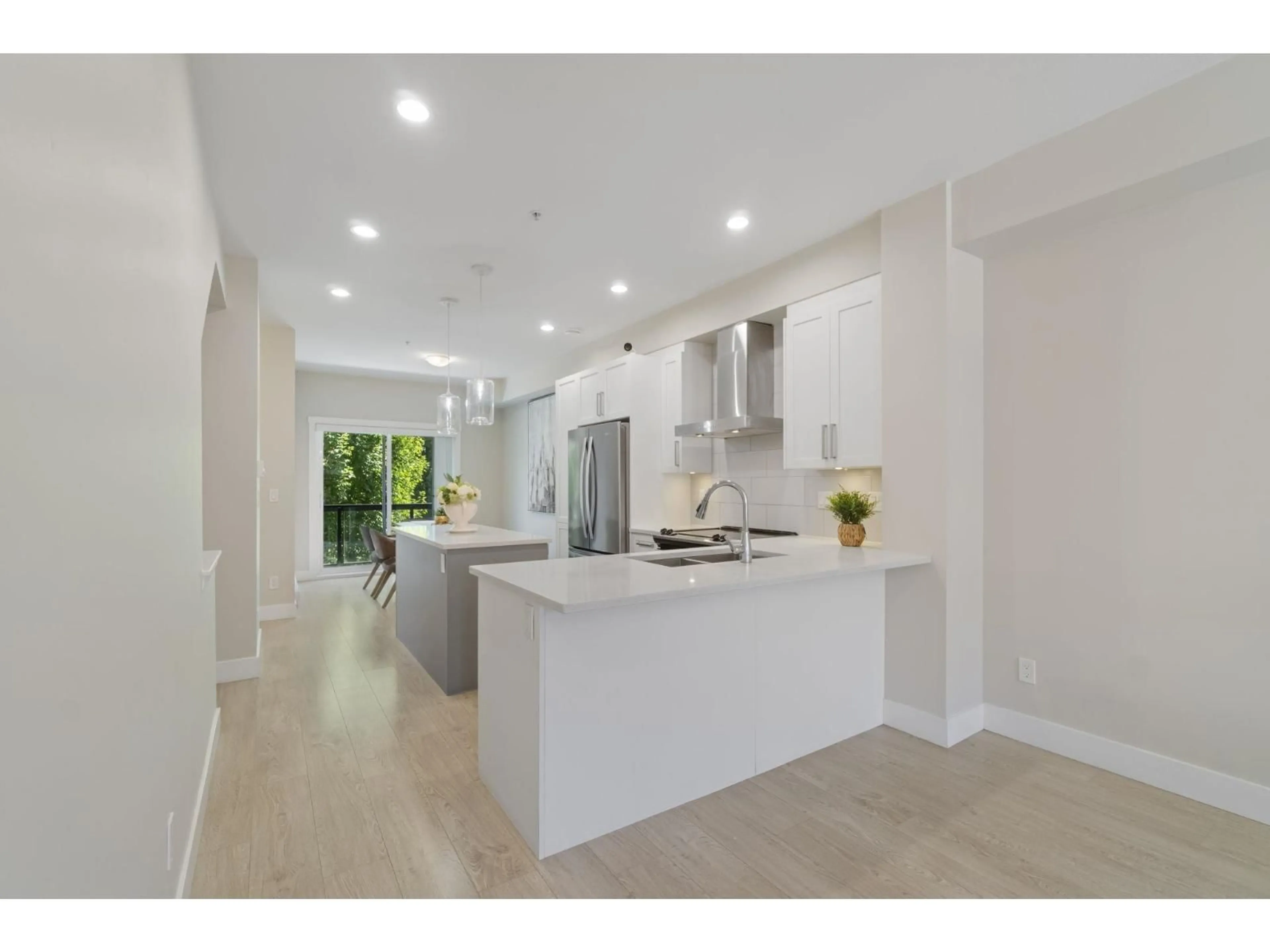 Open concept kitchen, ceramic/tile floor for 110 - 20498 82 AVENUE, Langley British Columbia V2Y0V1