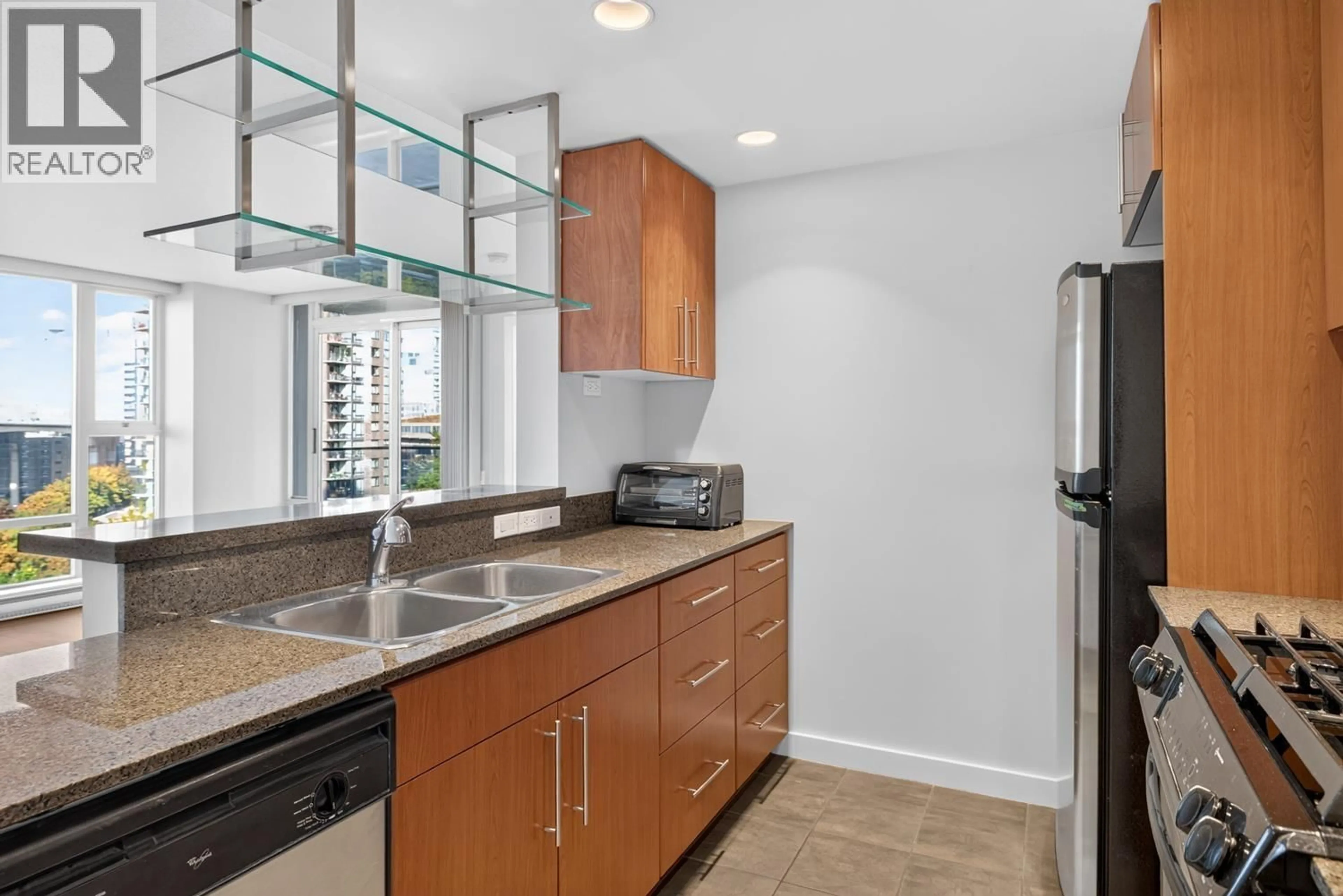 Standard kitchen, ceramic/tile floor for 906 - 455 BEACH CRESCENT, Vancouver British Columbia V6Z3E5