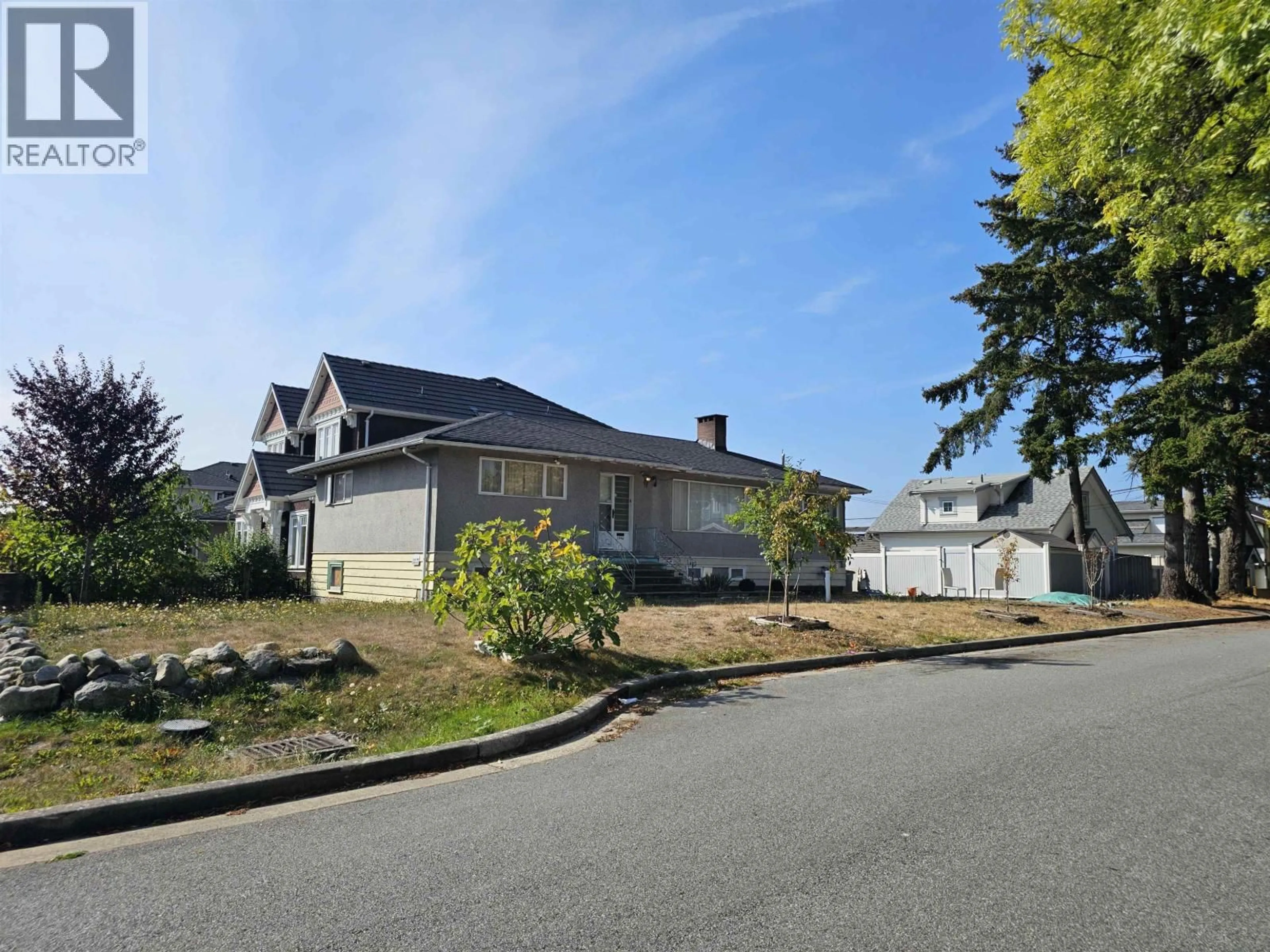 A pic from outside/outdoor area/front of a property/back of a property/a pic from drone, street for 2946 52ND AVENUE, Vancouver British Columbia V5S1T3