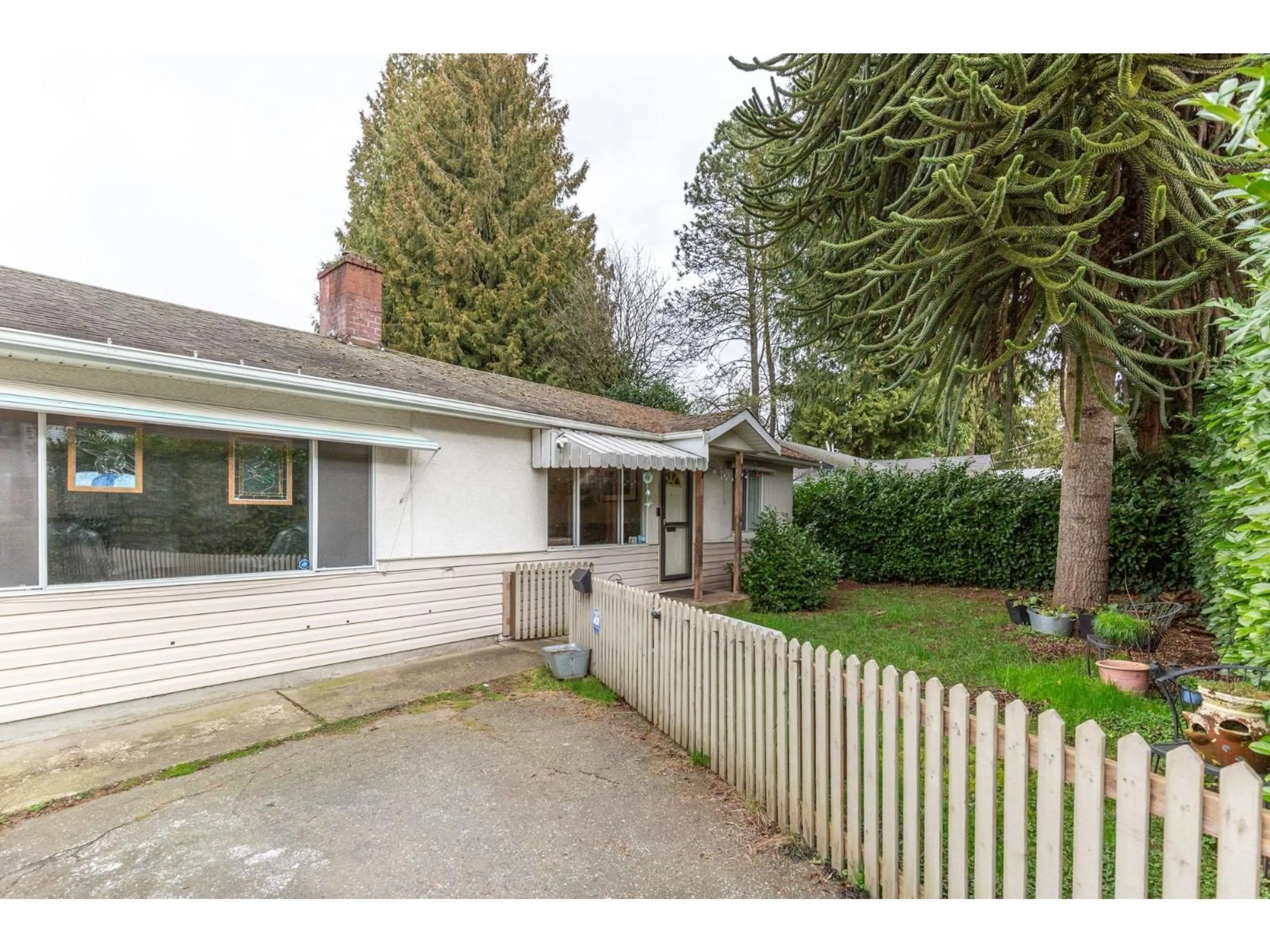 Unknown for 13221 112B AVENUE, Surrey British Columbia V3R2H4