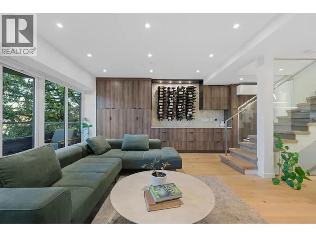 2142 1ST AVENUE, Vancouver 5