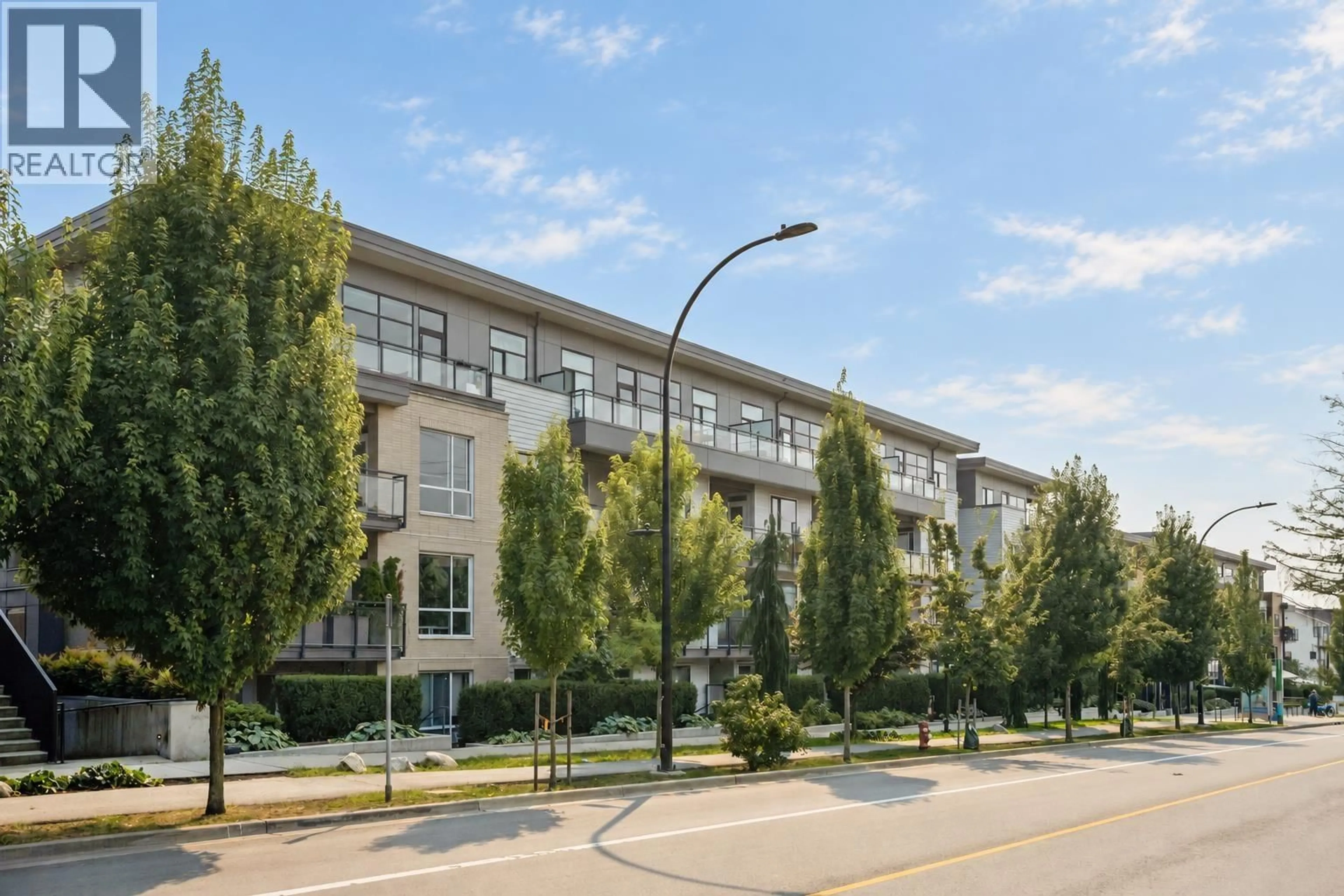 Patio, unknown for 105 - 625 3RD STREET, North Vancouver British Columbia V7L1G6