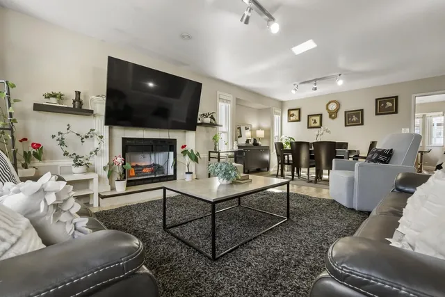 9511 160 STREET, Surrey 4