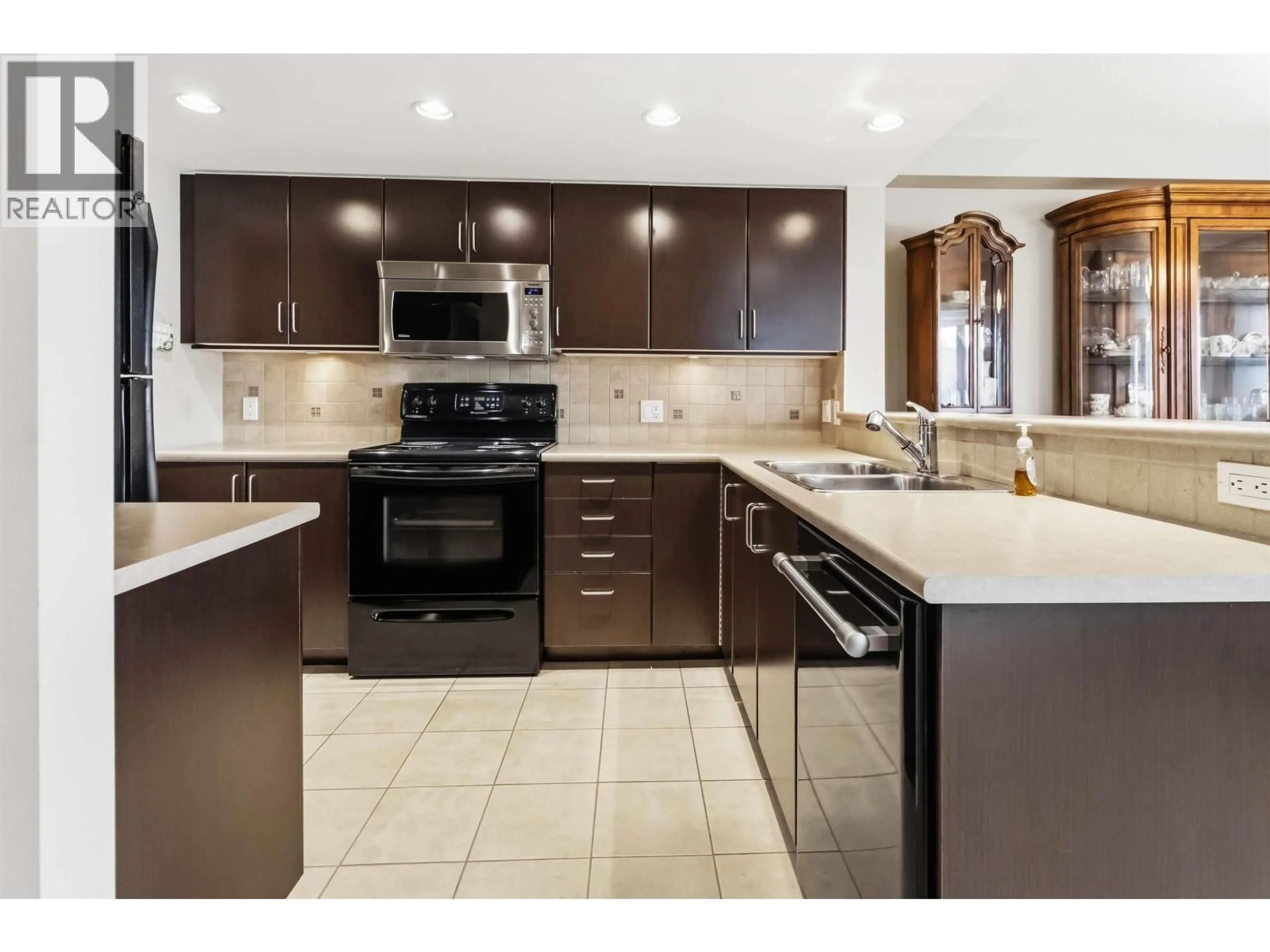 Open concept kitchen, ceramic/tile floor for 1006 - 295 GUILDFORD WAY, Port Moody British Columbia V3H5N3