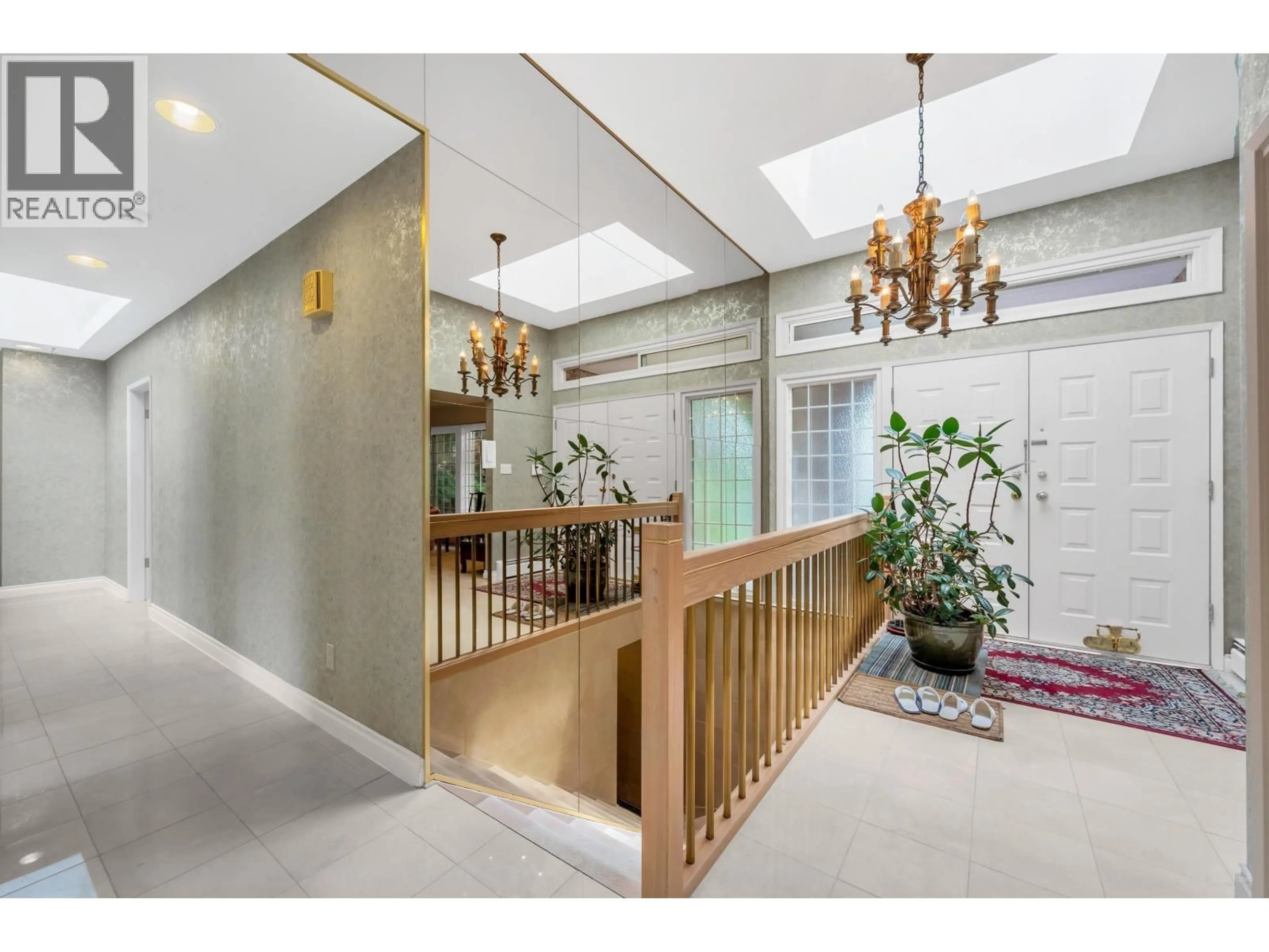 Indoor foyer for 7 SEMANA CRESCENT, Vancouver British Columbia V6N2E1
