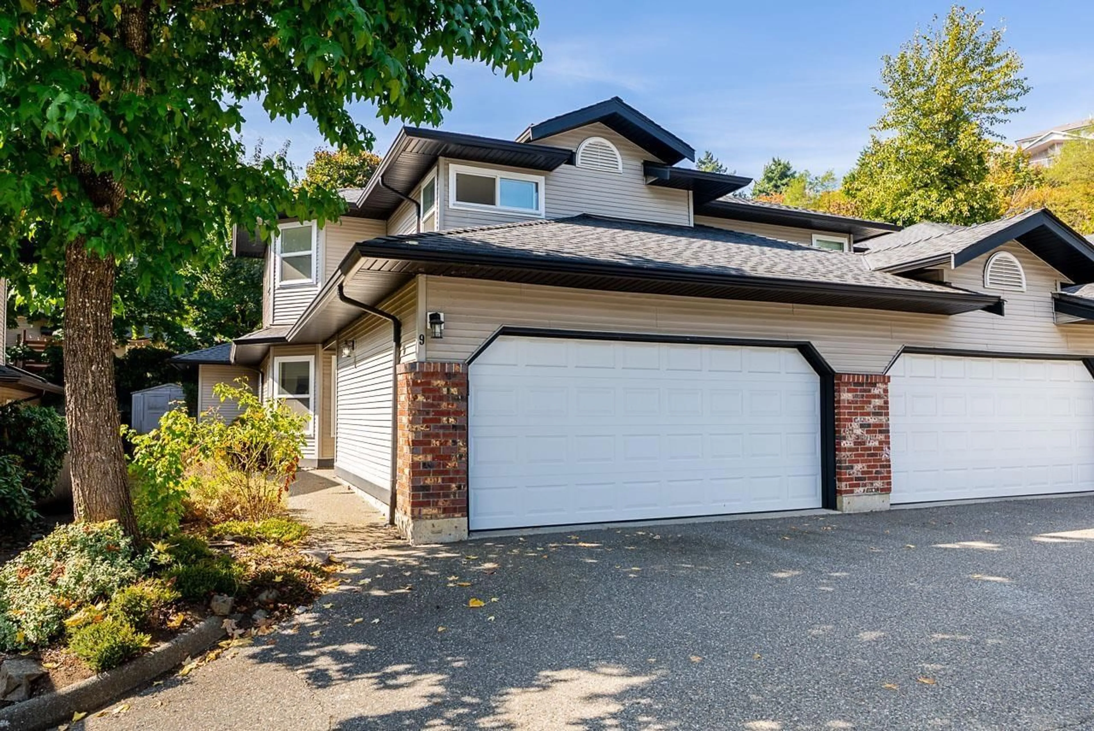 Home with vinyl exterior material, street for 9 - 36060 OLD YALE ROAD, Abbotsford British Columbia V3G2E9