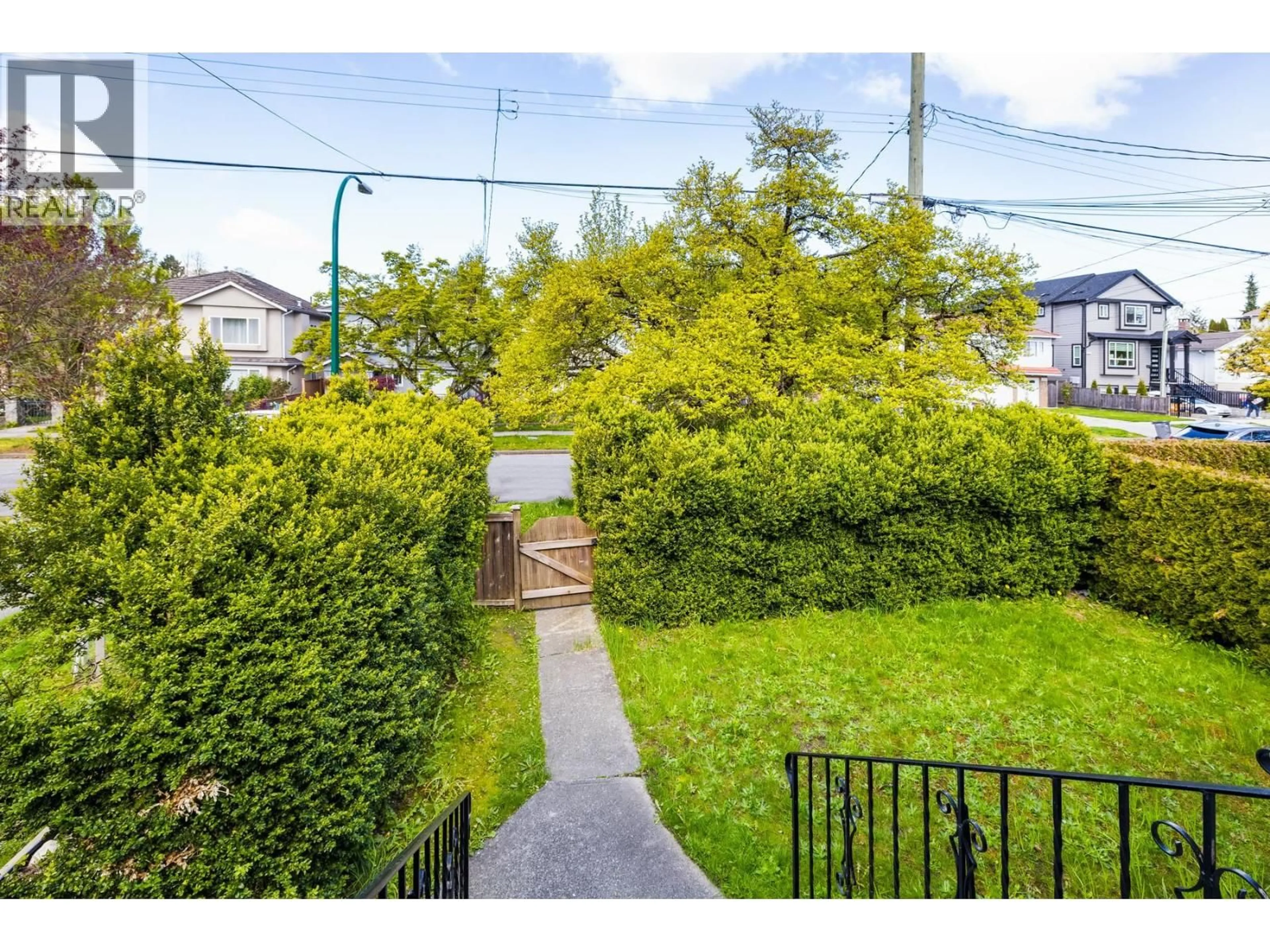 A pic from outside/outdoor area/front of a property/back of a property/a pic from drone, street for 4766 GOTHARD STREET, Vancouver British Columbia V5R3K9