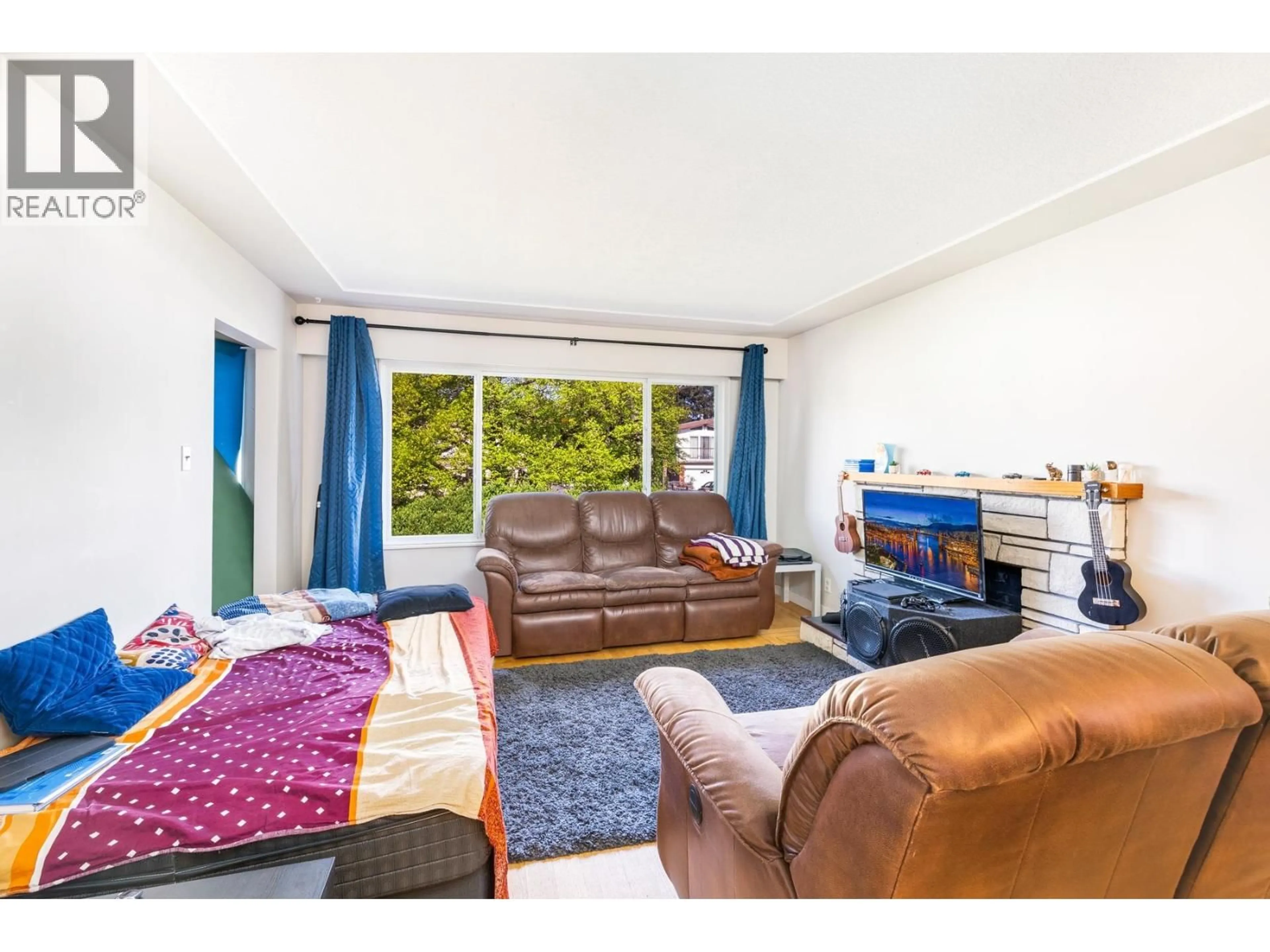 Living room with furniture, unknown for 4766 GOTHARD STREET, Vancouver British Columbia V5R3K9