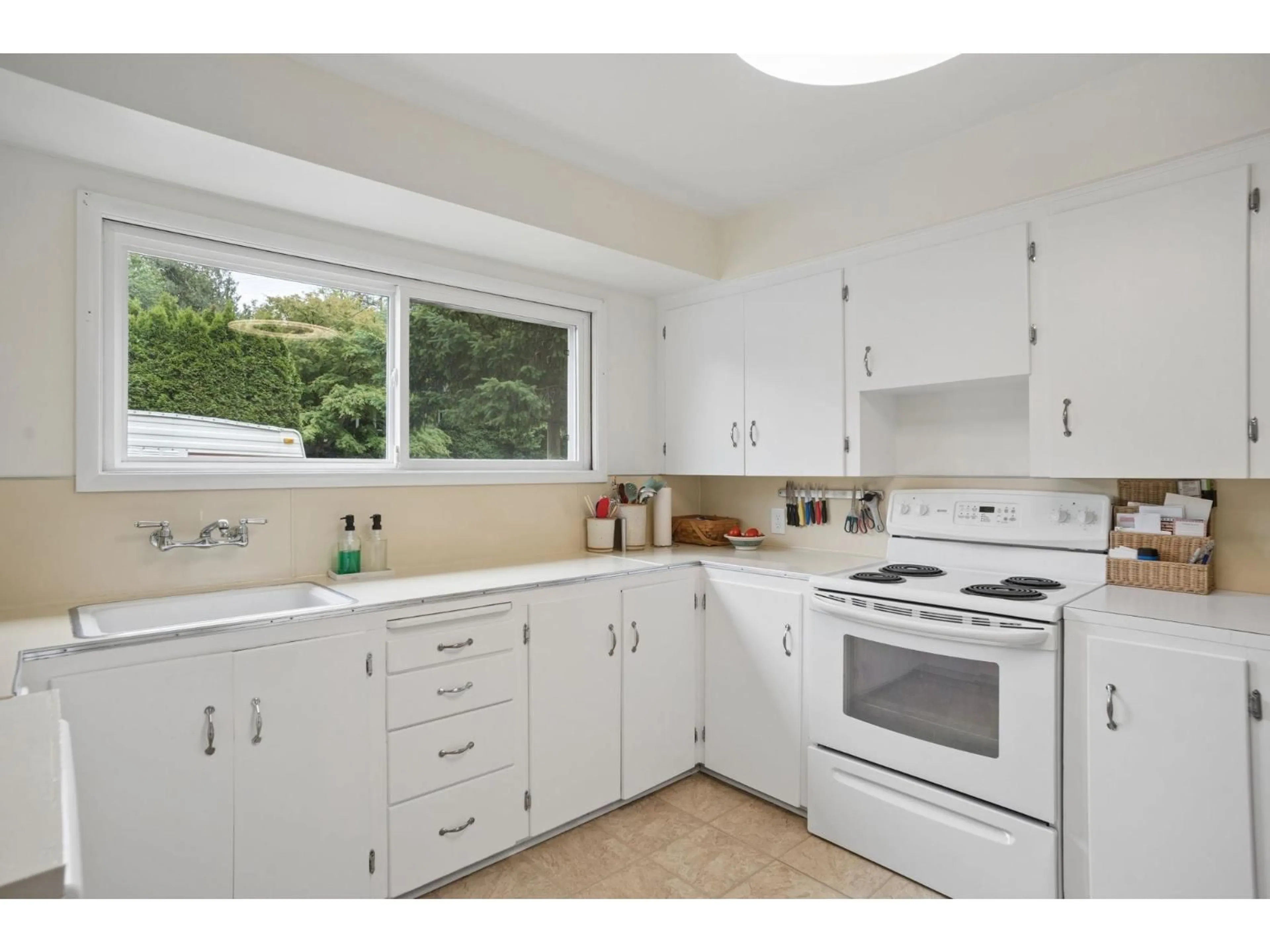 Standard kitchen, unknown for 10996 MCADAM ROAD, Delta British Columbia V4C3E8