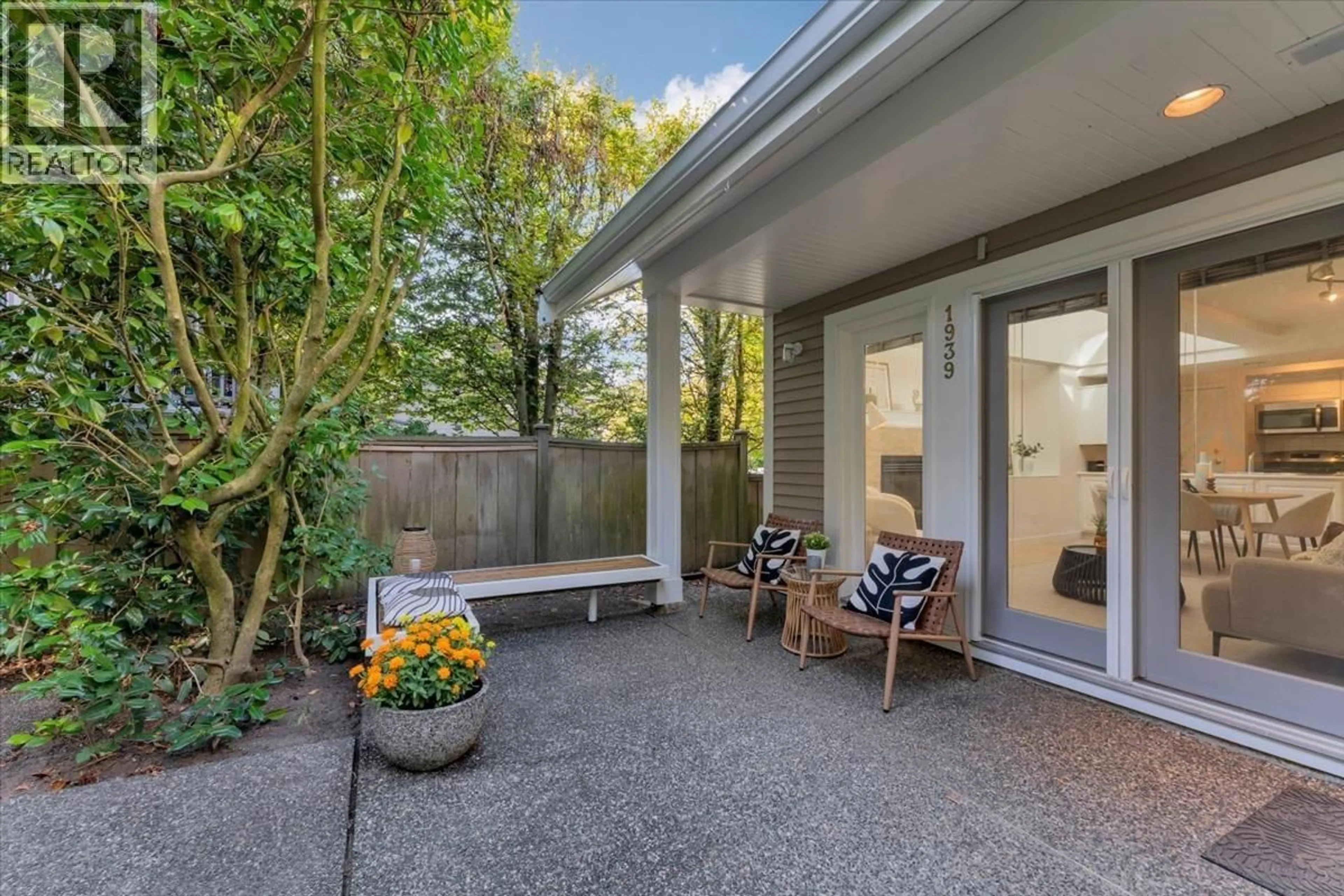 Patio, street for 1939 12TH AVENUE, Vancouver British Columbia V6J2G1