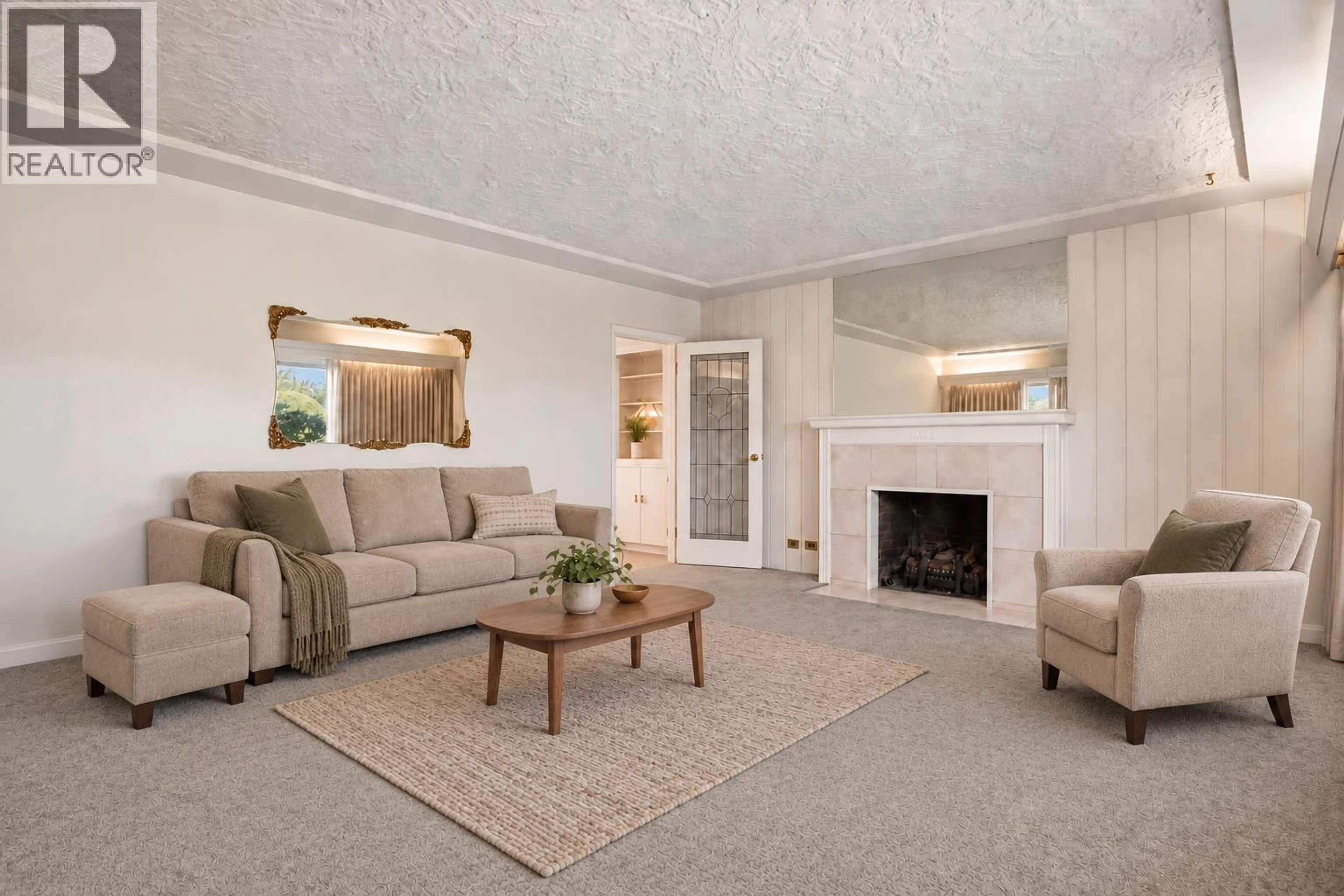 Living room with furniture, carpet floor for 657 KEITH ROAD, North Vancouver British Columbia V7L1W4