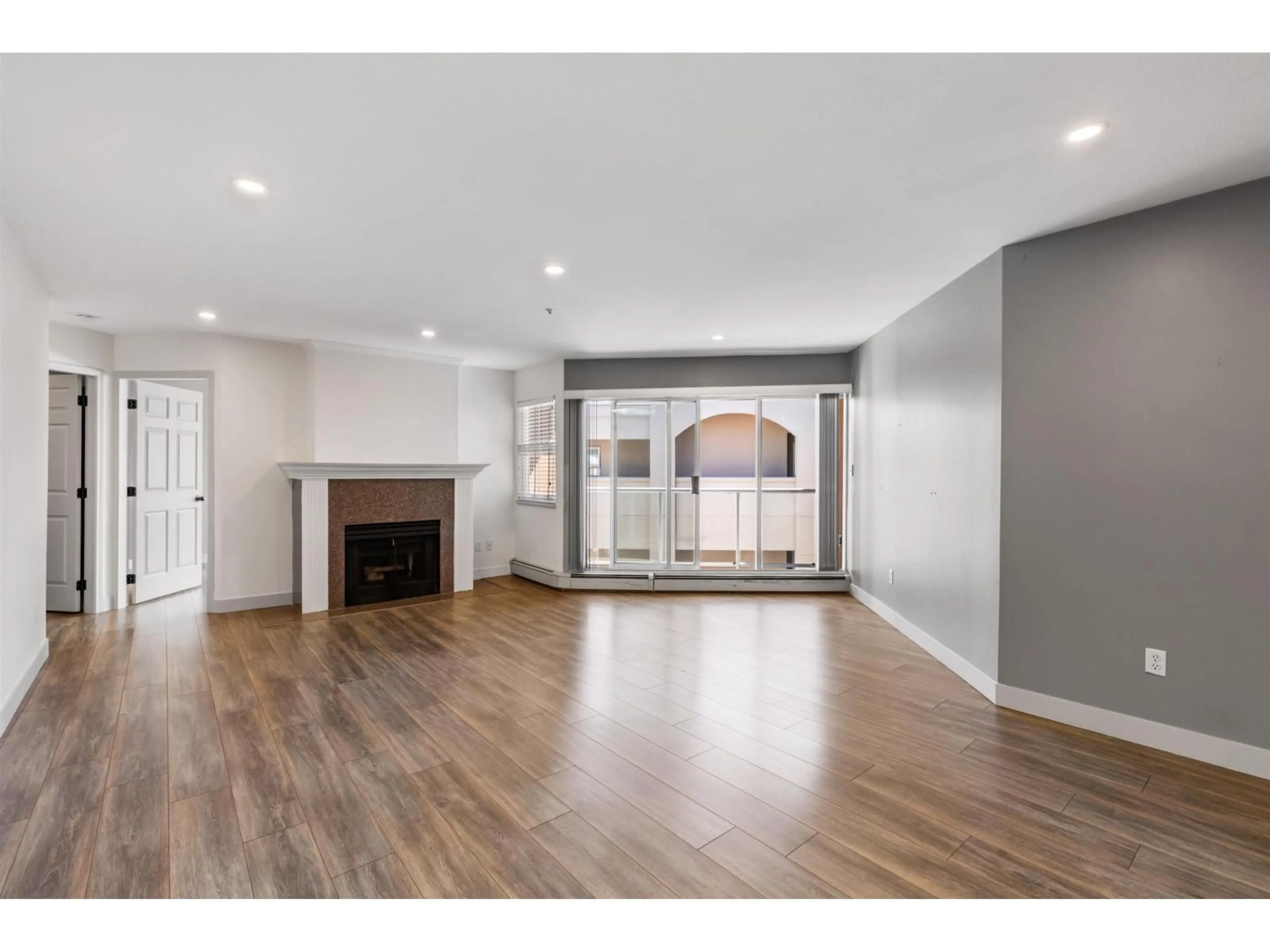 Unknown for 306 - 15233 PACIFIC AVENUE, White Rock British Columbia V4B1P8