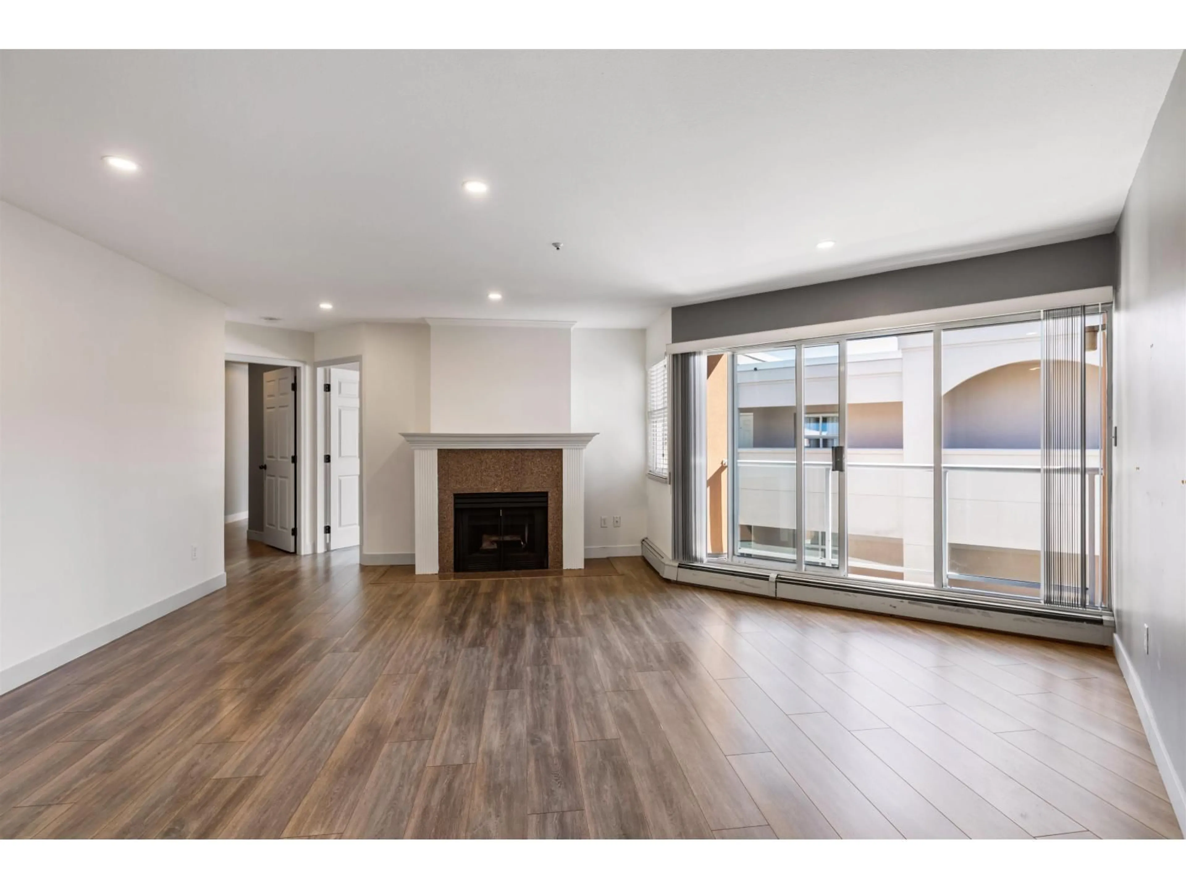 Unknown for 306 - 15233 PACIFIC AVENUE, White Rock British Columbia V4B1P8