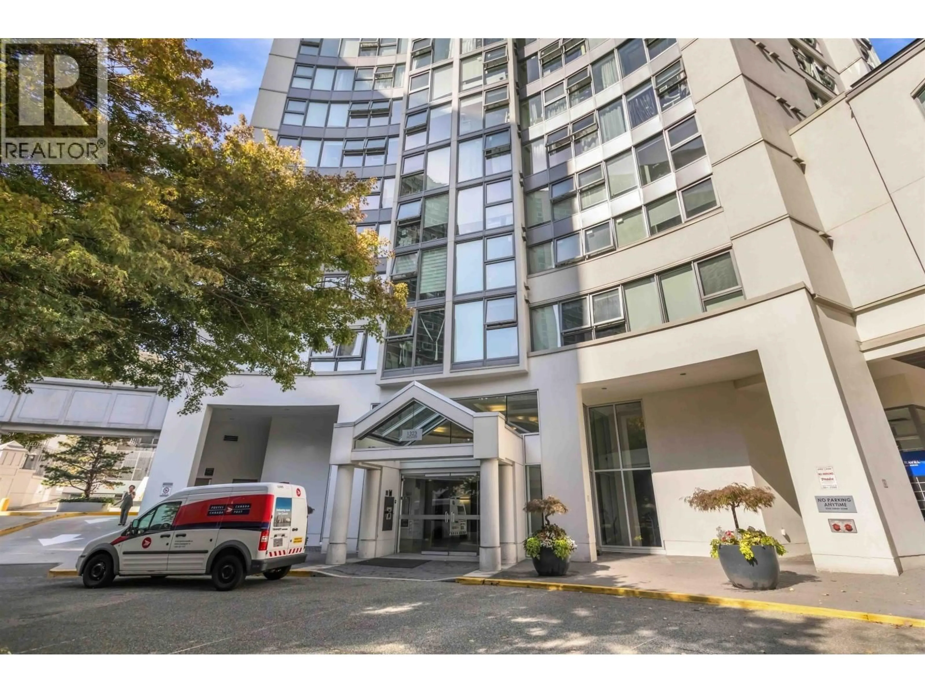 Indoor foyer for 608 - 1323 HOMER STREET, Vancouver British Columbia V6B5T1