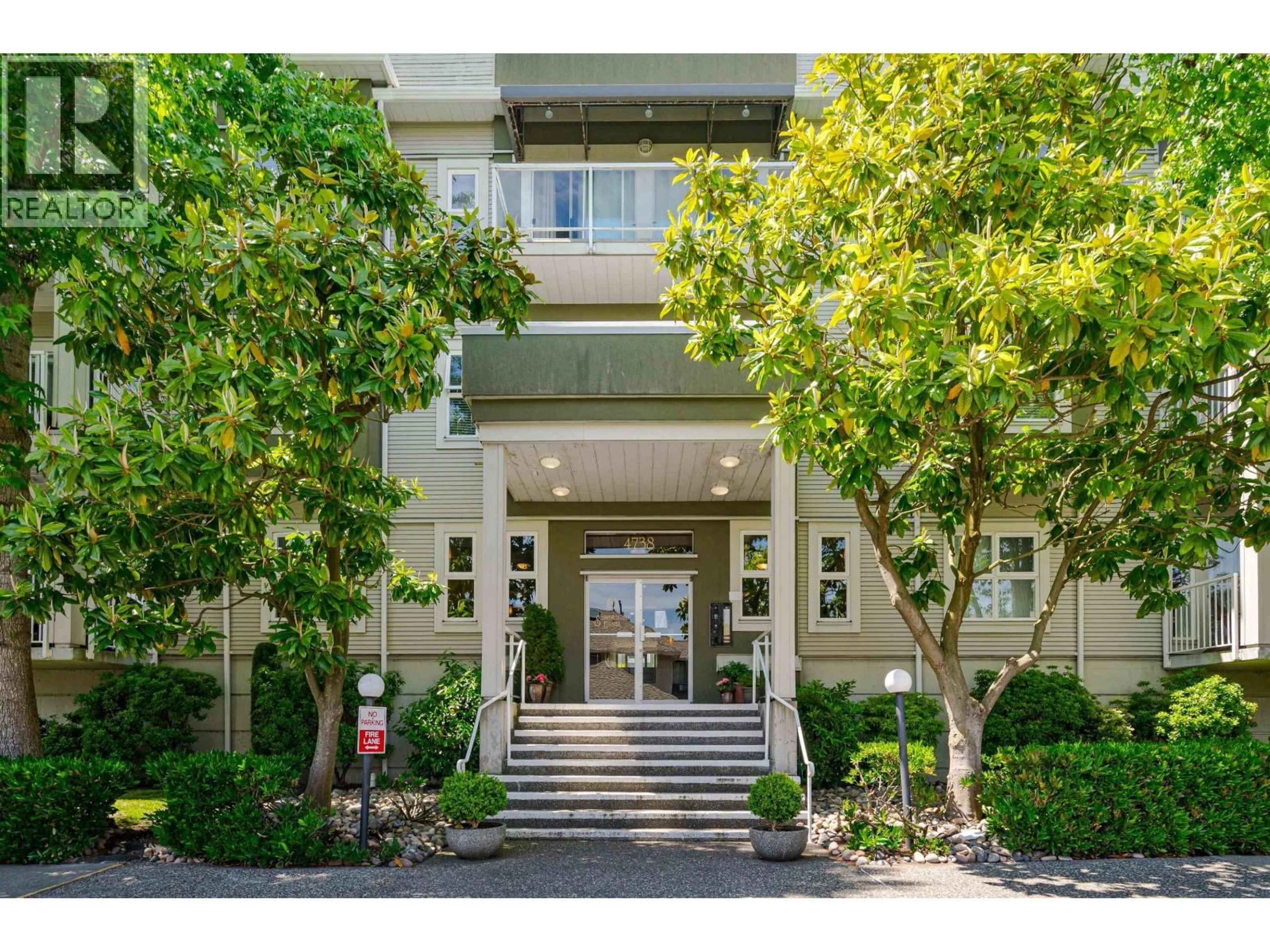 Indoor foyer for 311 - 4738 53 STREET, Delta British Columbia V4K2Z1