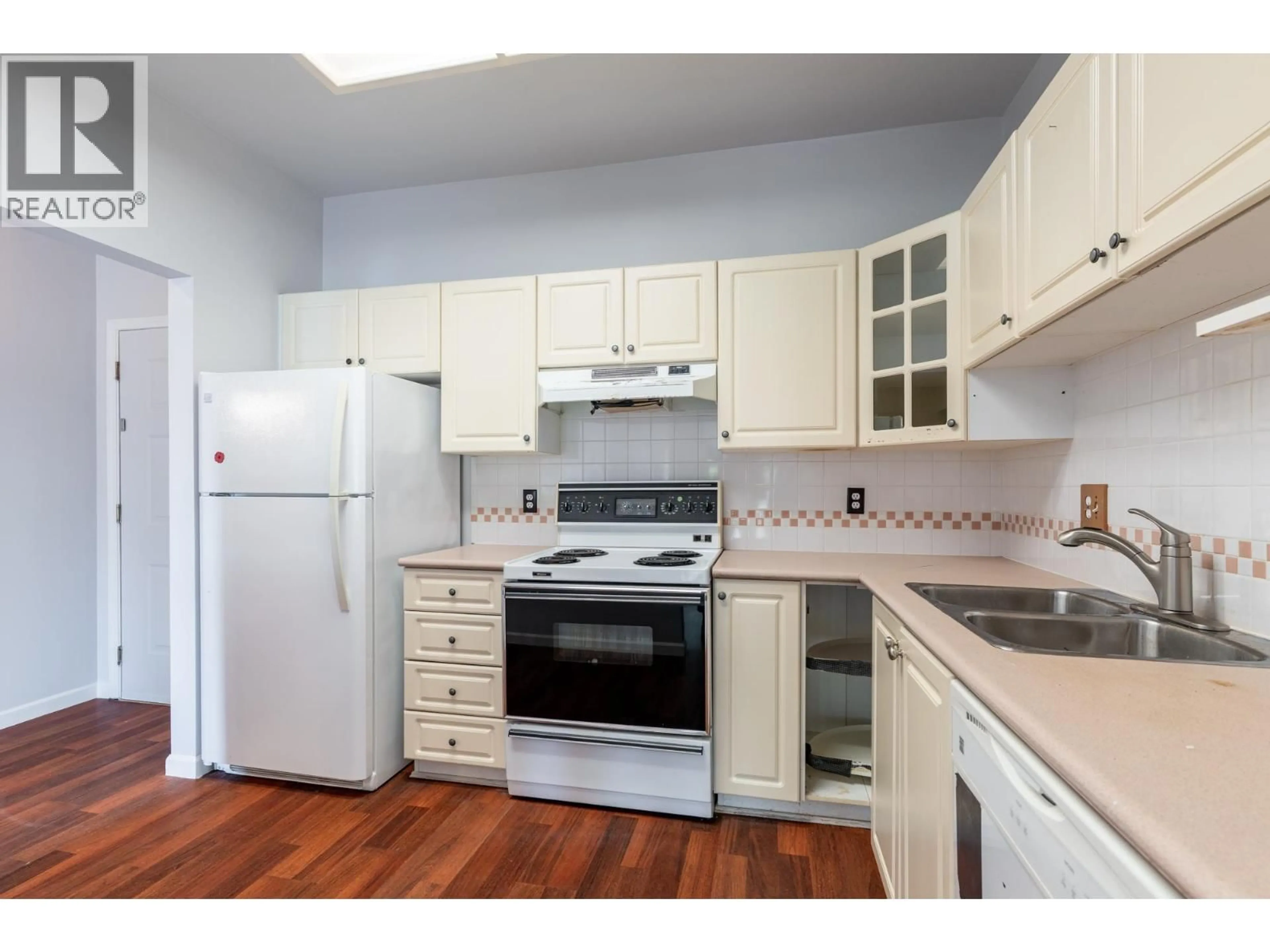 Standard kitchen, unknown for 311 - 4738 53 STREET, Delta British Columbia V4K2Z1
